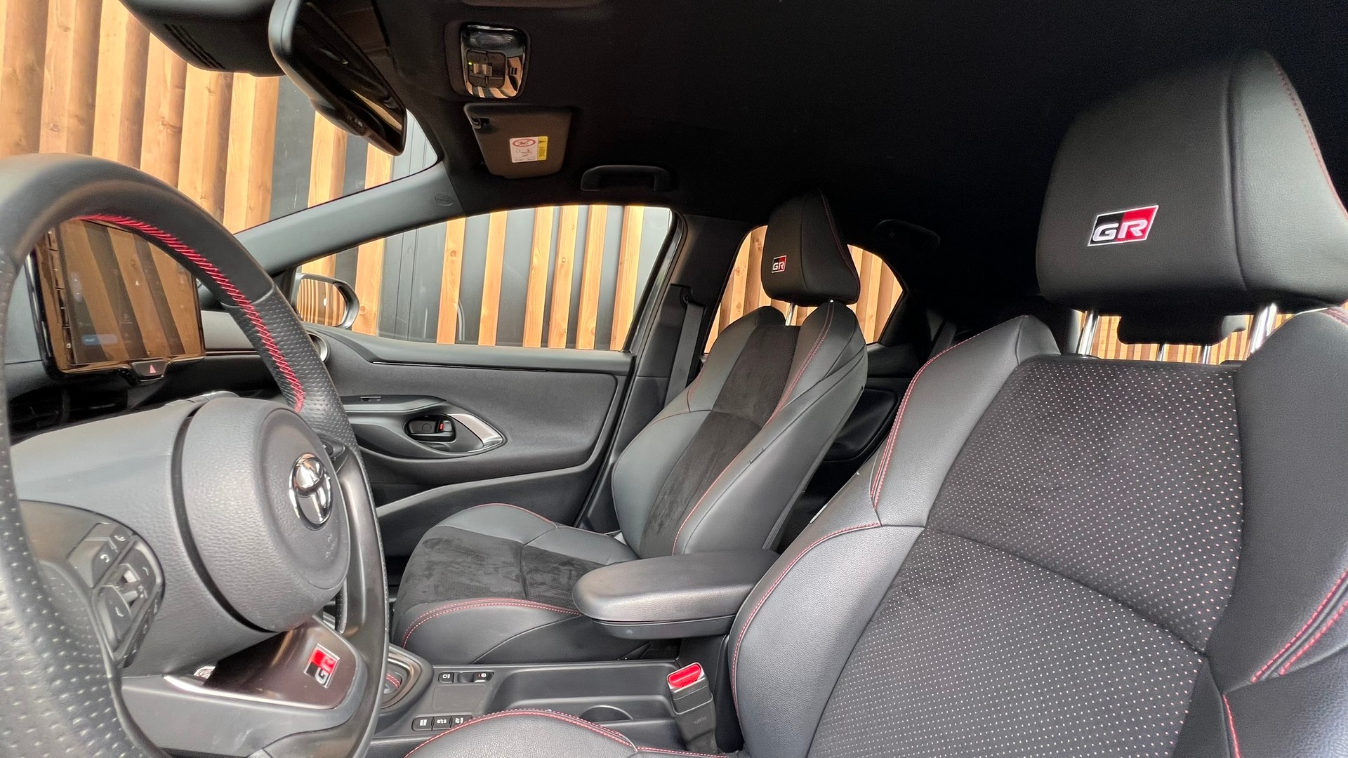 TOYOTA YARIS 1.5 GR SPORT E-CVT l 116 PS-image-24