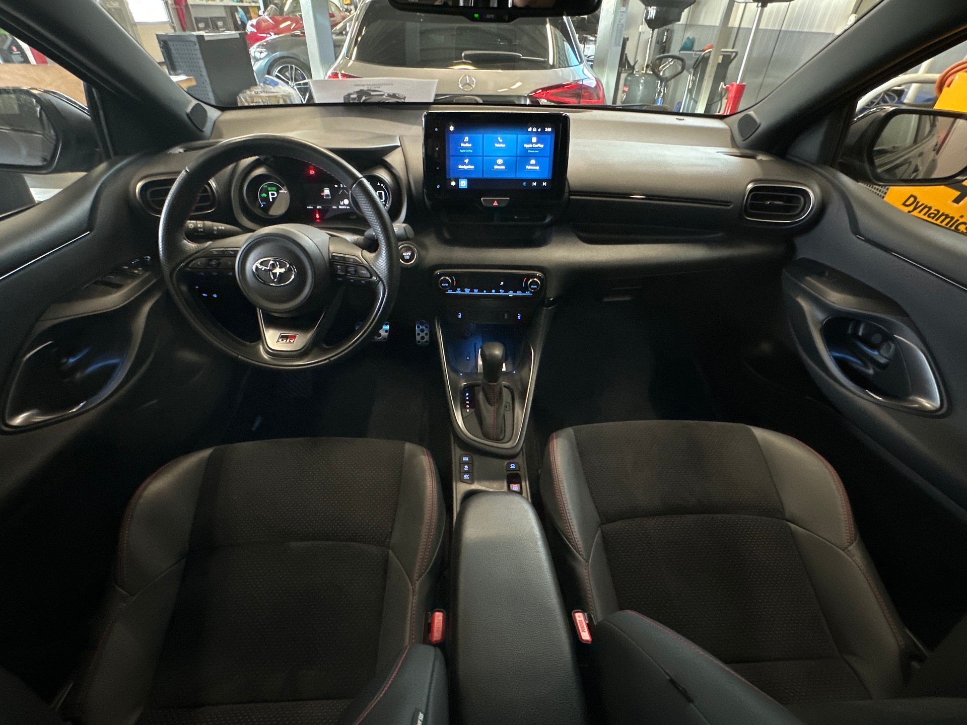 TOYOTA YARIS 1.5 GR SPORT E-CVT l 116 PS-image-3