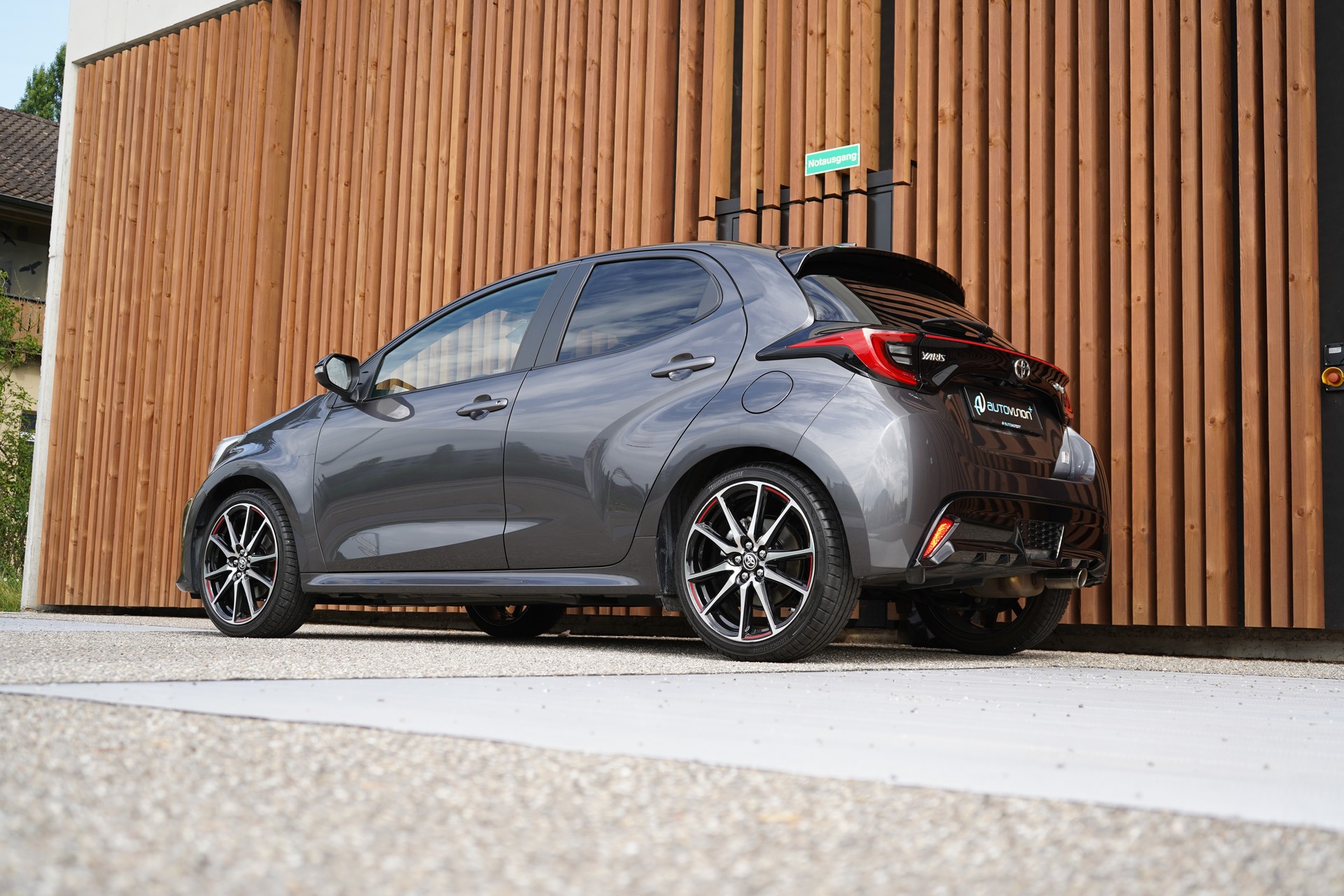 TOYOTA YARIS 1.5 GR SPORT E-CVT l 116 PS-image-5