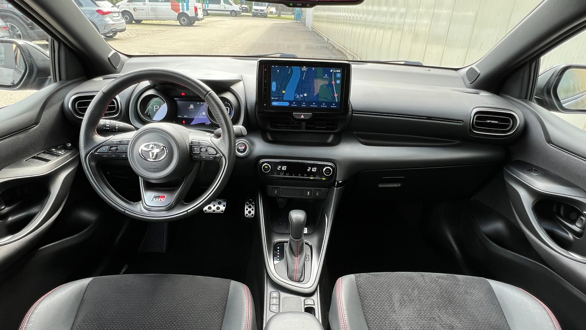 TOYOTA YARIS 1.5 GR SPORT E-CVT l 116 PS-image-20