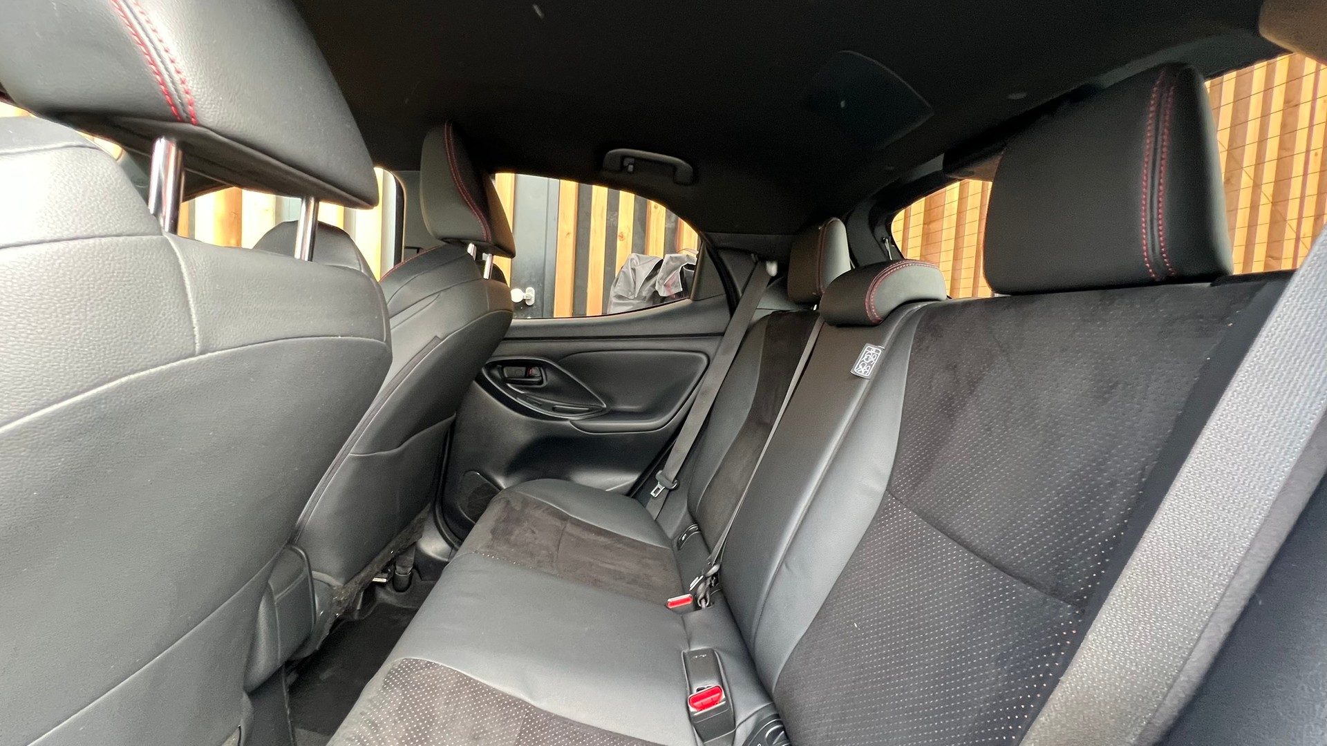 TOYOTA YARIS 1.5 GR SPORT E-CVT l 116 PS-image-28