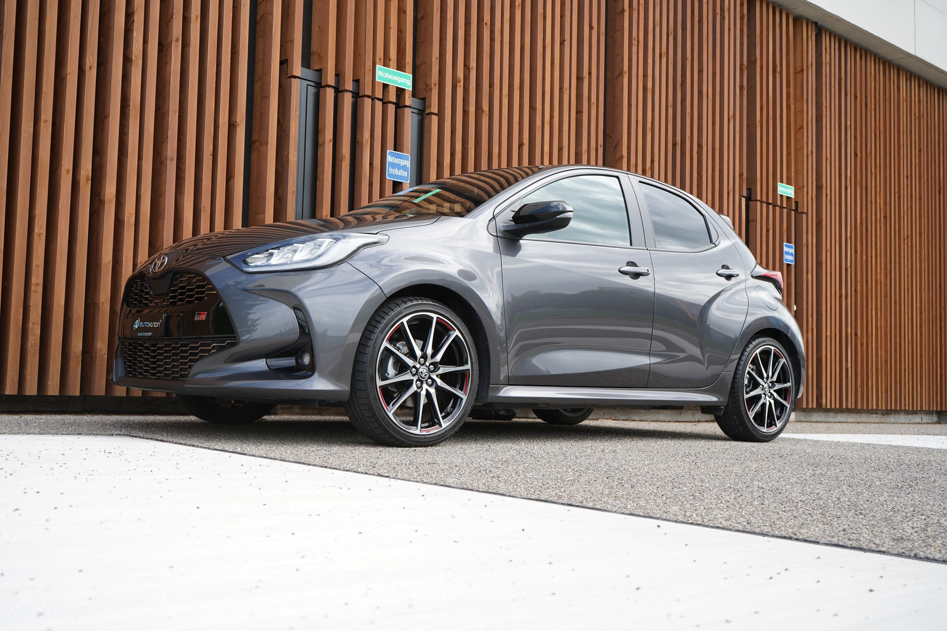 TOYOTA YARIS 1.5 GR SPORT E-CVT l 116 PS-image-8