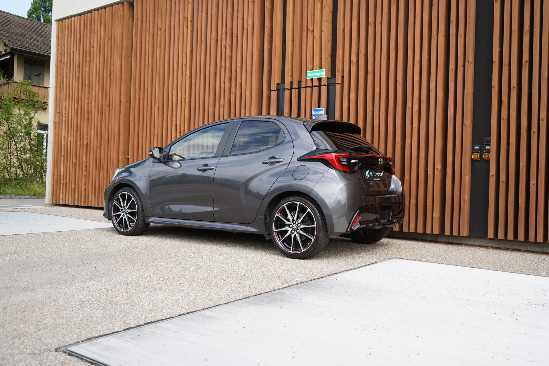 TOYOTA YARIS 1.5 GR SPORT E-CVT l 116 PS-image-7