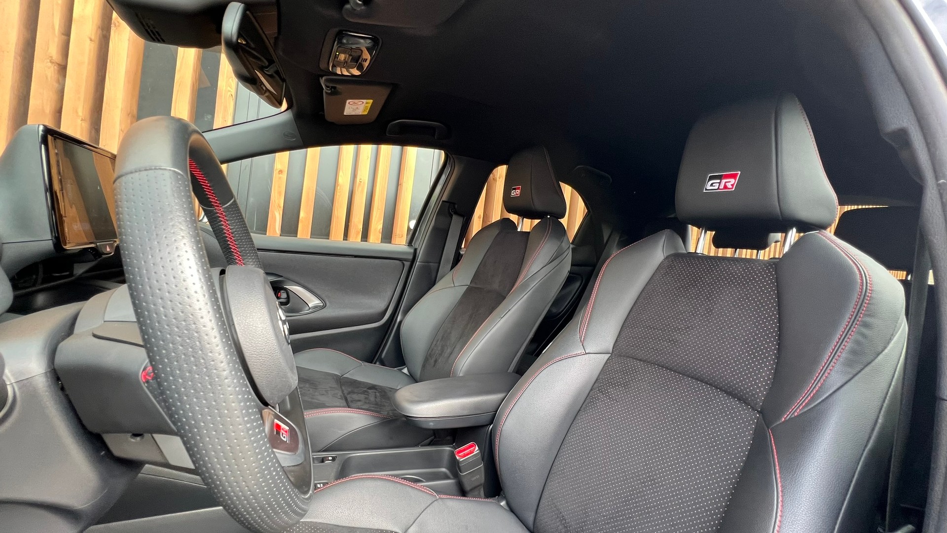 TOYOTA YARIS 1.5 GR SPORT E-CVT l 116 PS-image-26