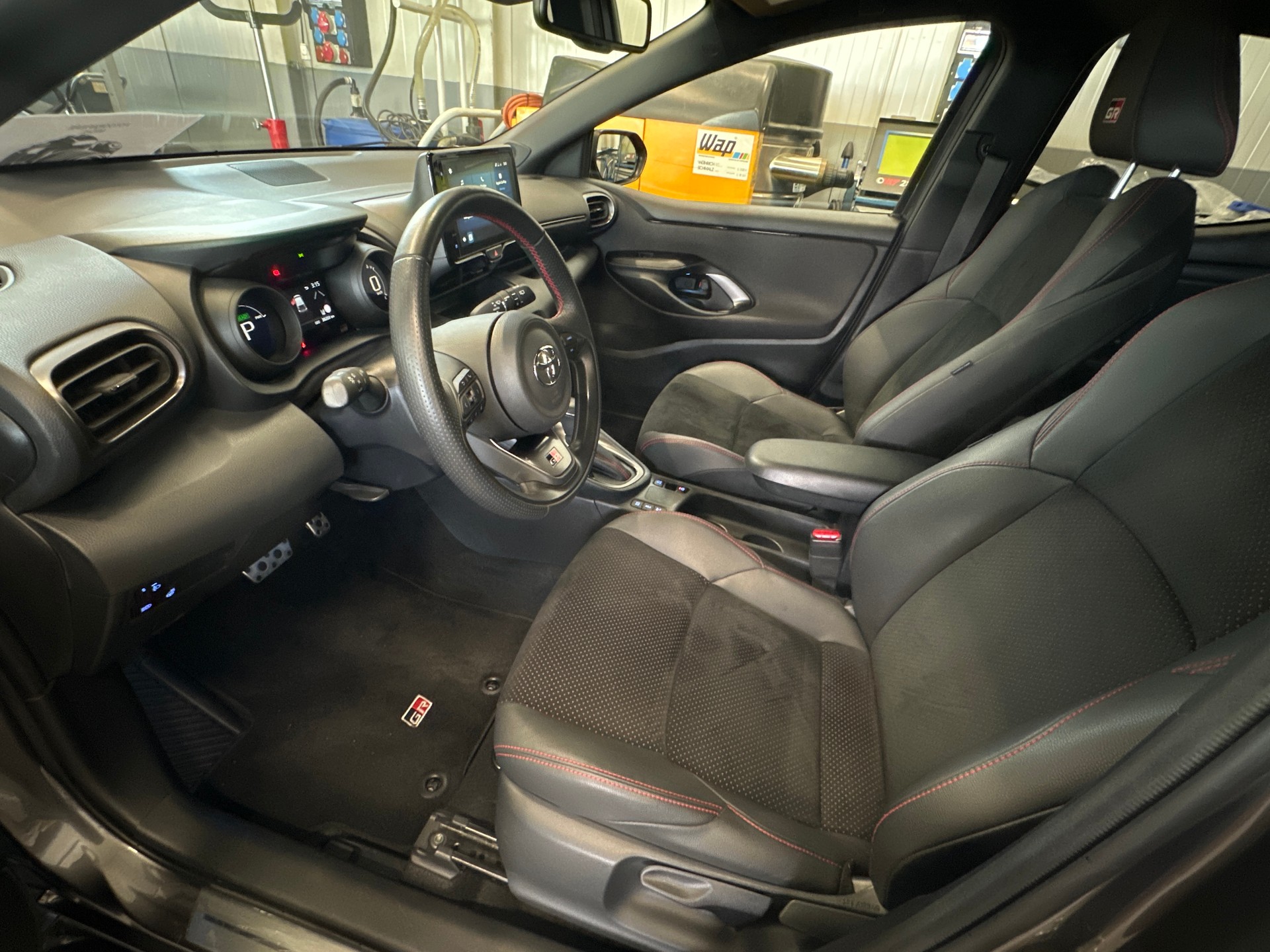 TOYOTA YARIS 1.5 GR SPORT E-CVT l 116 PS-image-4