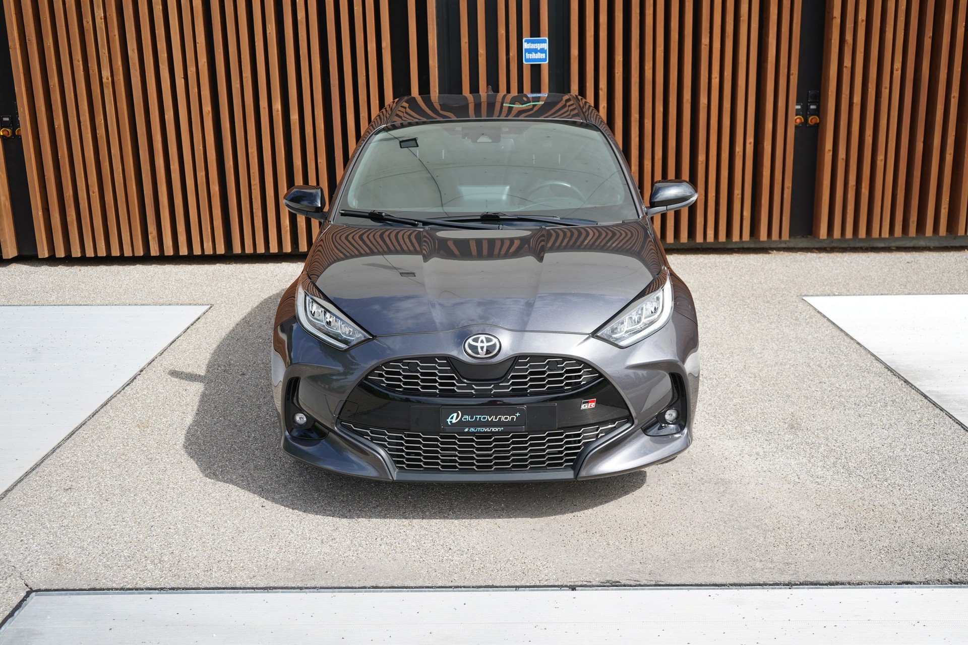 TOYOTA YARIS 1.5 GR SPORT E-CVT l 116 PS-image-13