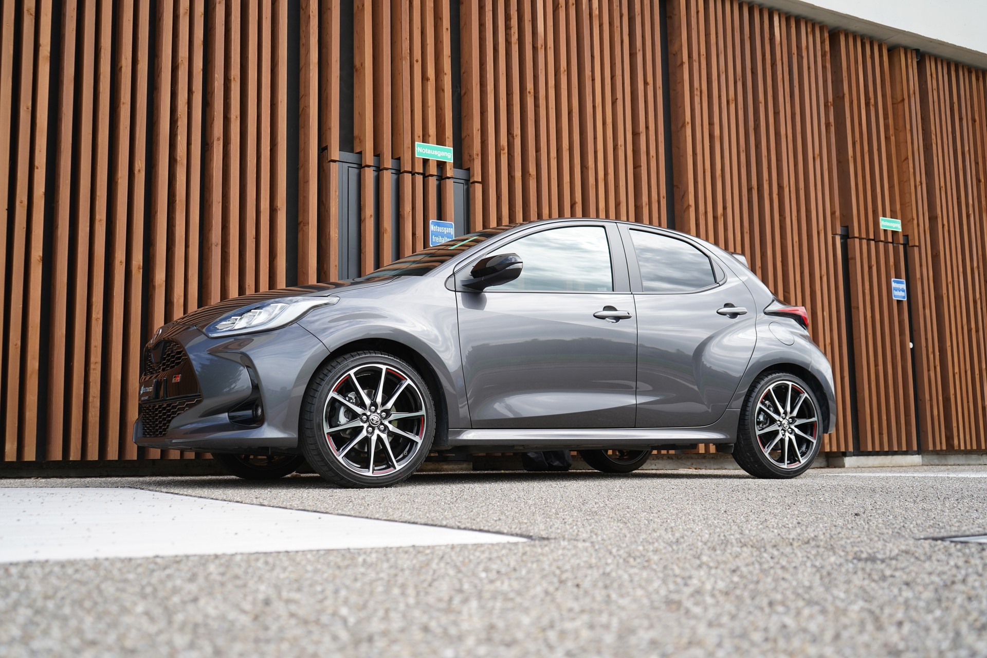 TOYOTA YARIS 1.5 GR SPORT E-CVT l 116 PS-image-6