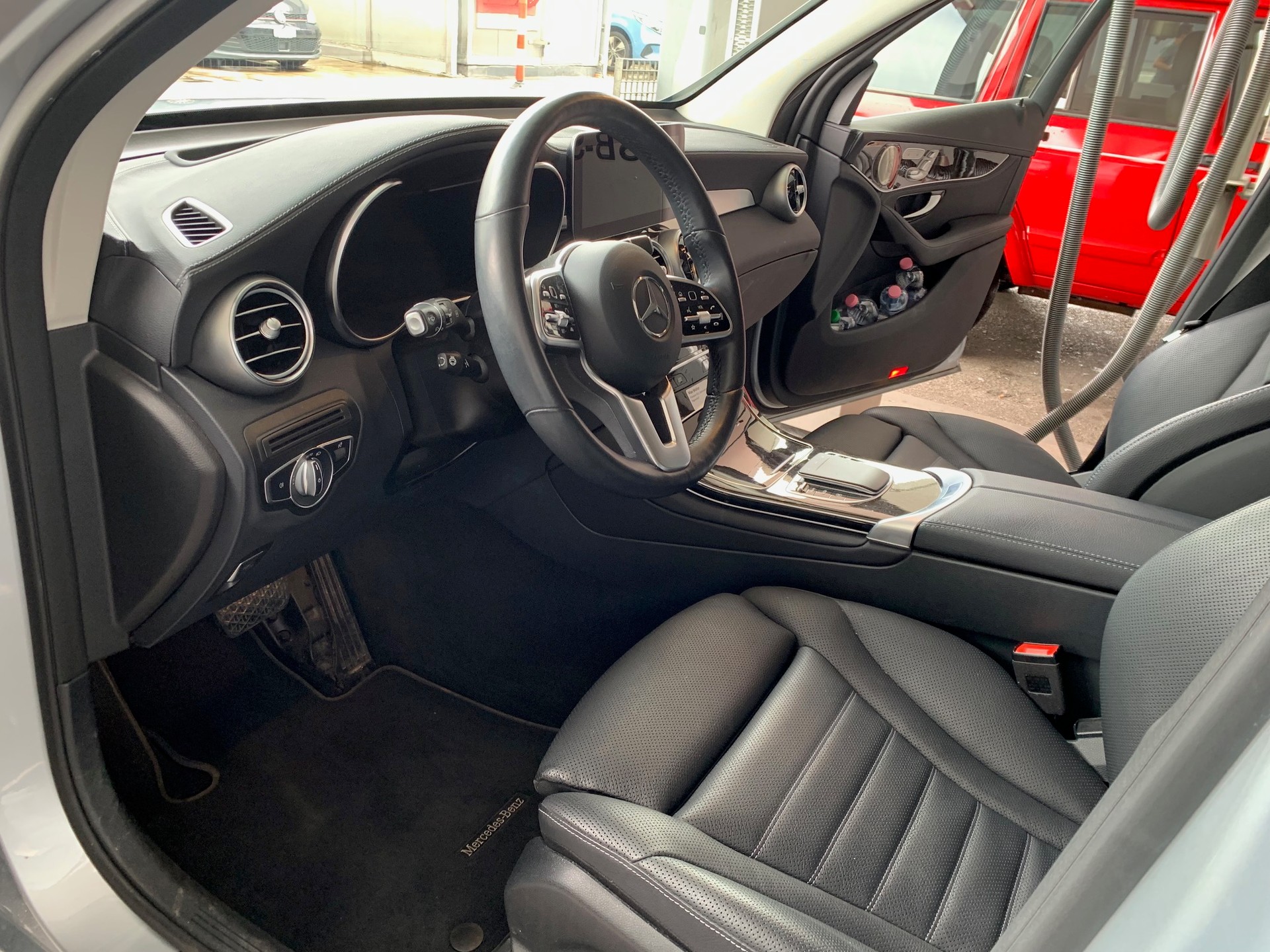 MERCEDES-BENZ GLC300e 4-Matic-image-2