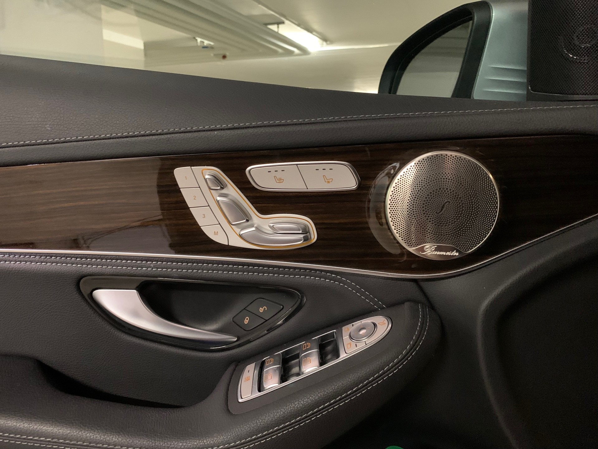 MERCEDES-BENZ GLC300e 4-Matic-image-3