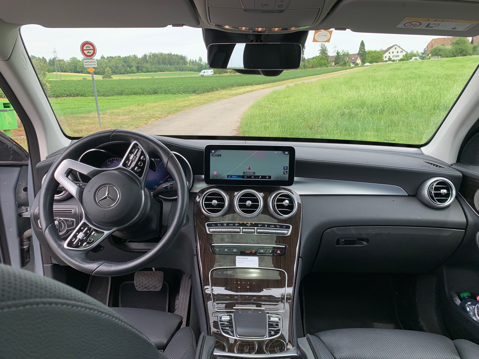 MERCEDES-BENZ GLC300e 4-Matic-image-4