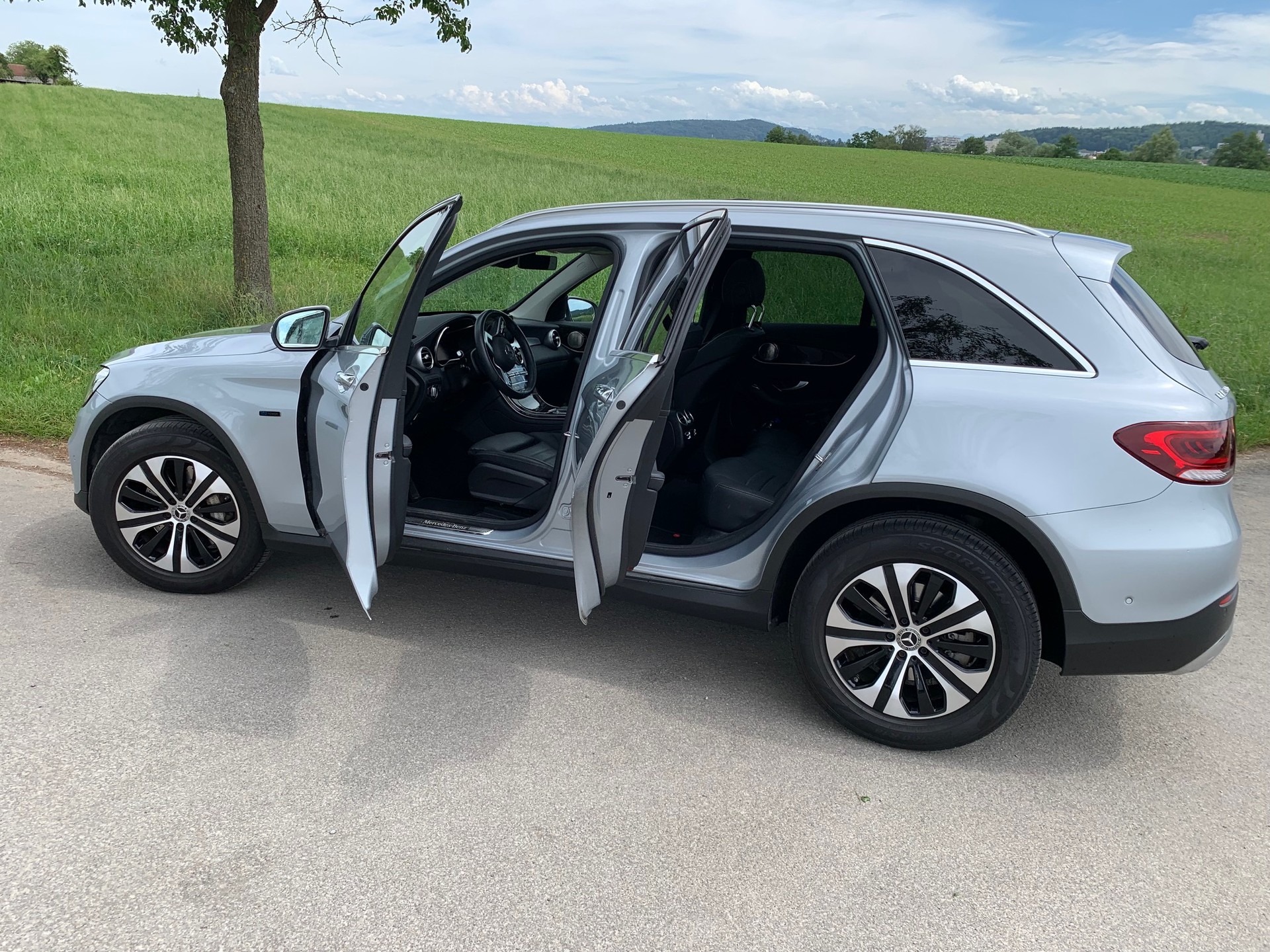 MERCEDES-BENZ GLC300e 4-Matic-image-5