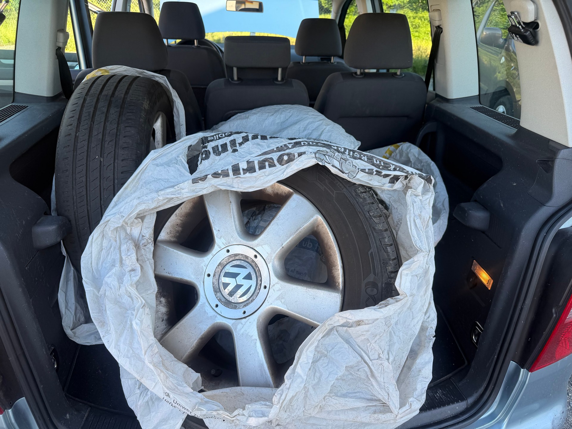 VW Touran 2.0 EcoFuel Trendline-image-5