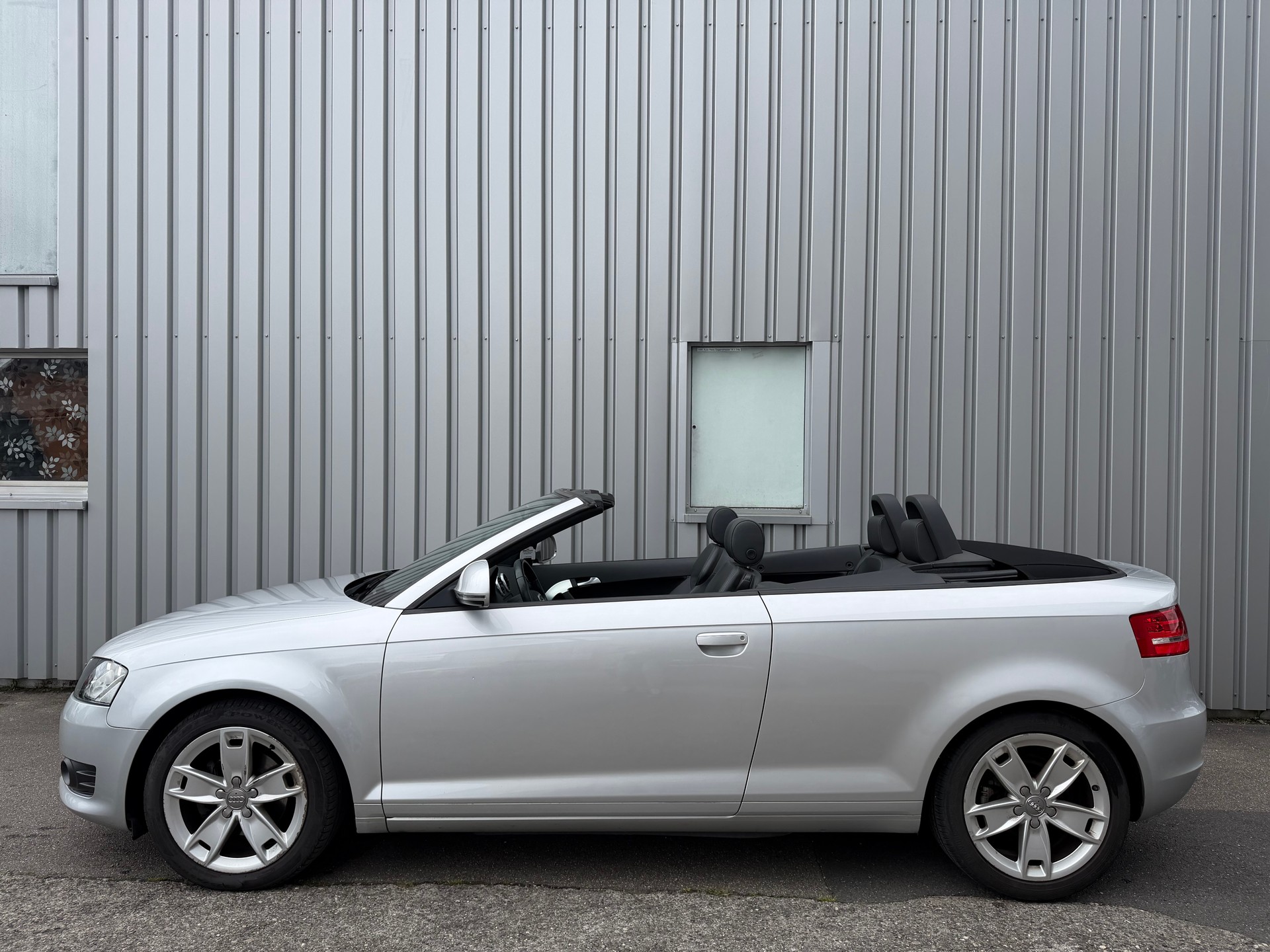 AUDI A3 Cabriolet 1.8 TFSI Ambition S-tronic-image-2