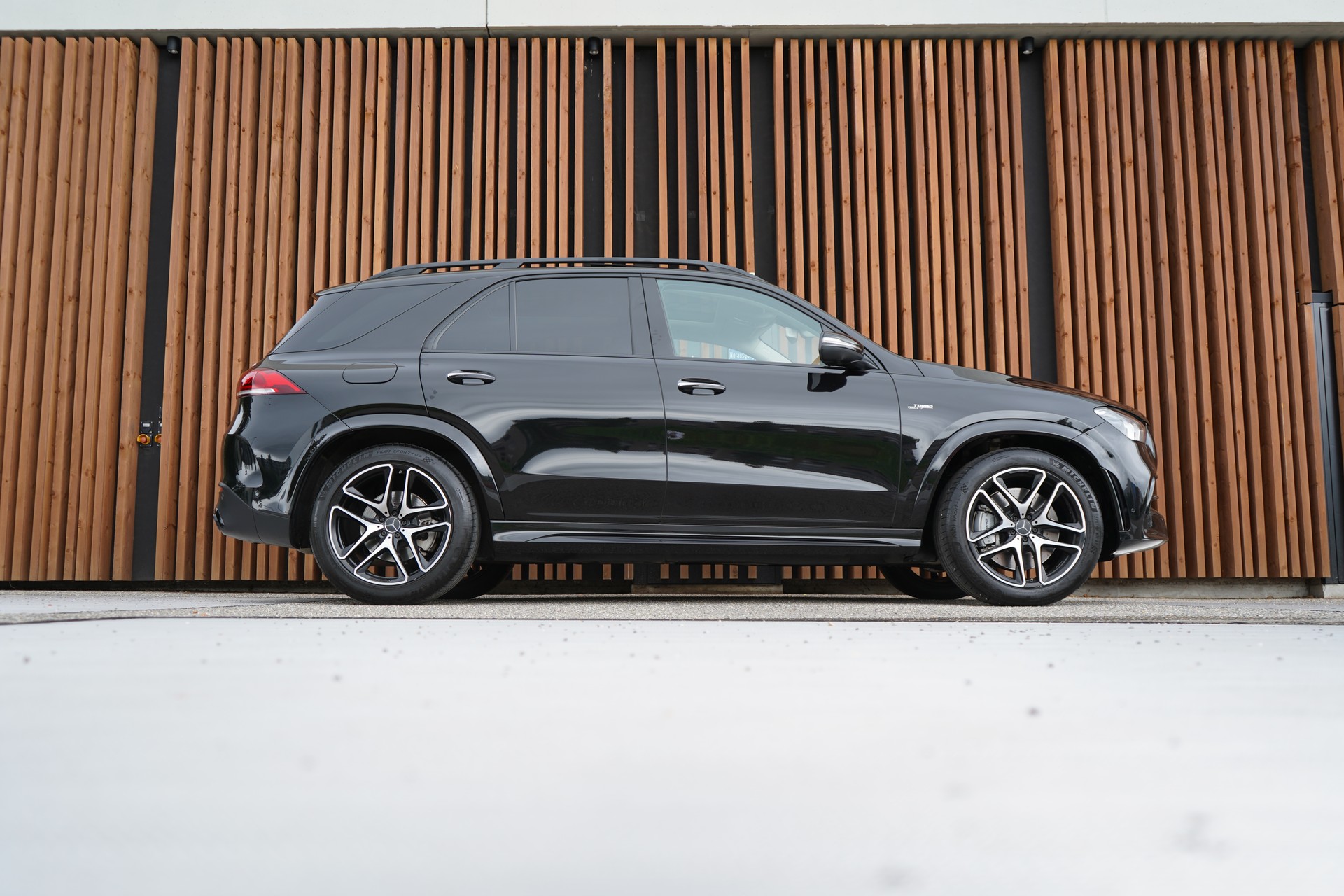 MERCEDES-BENZ GLE 53 AMG 4MATIC+ BLACK 9G-SPEEDSHIFT l 435 PS-image-0