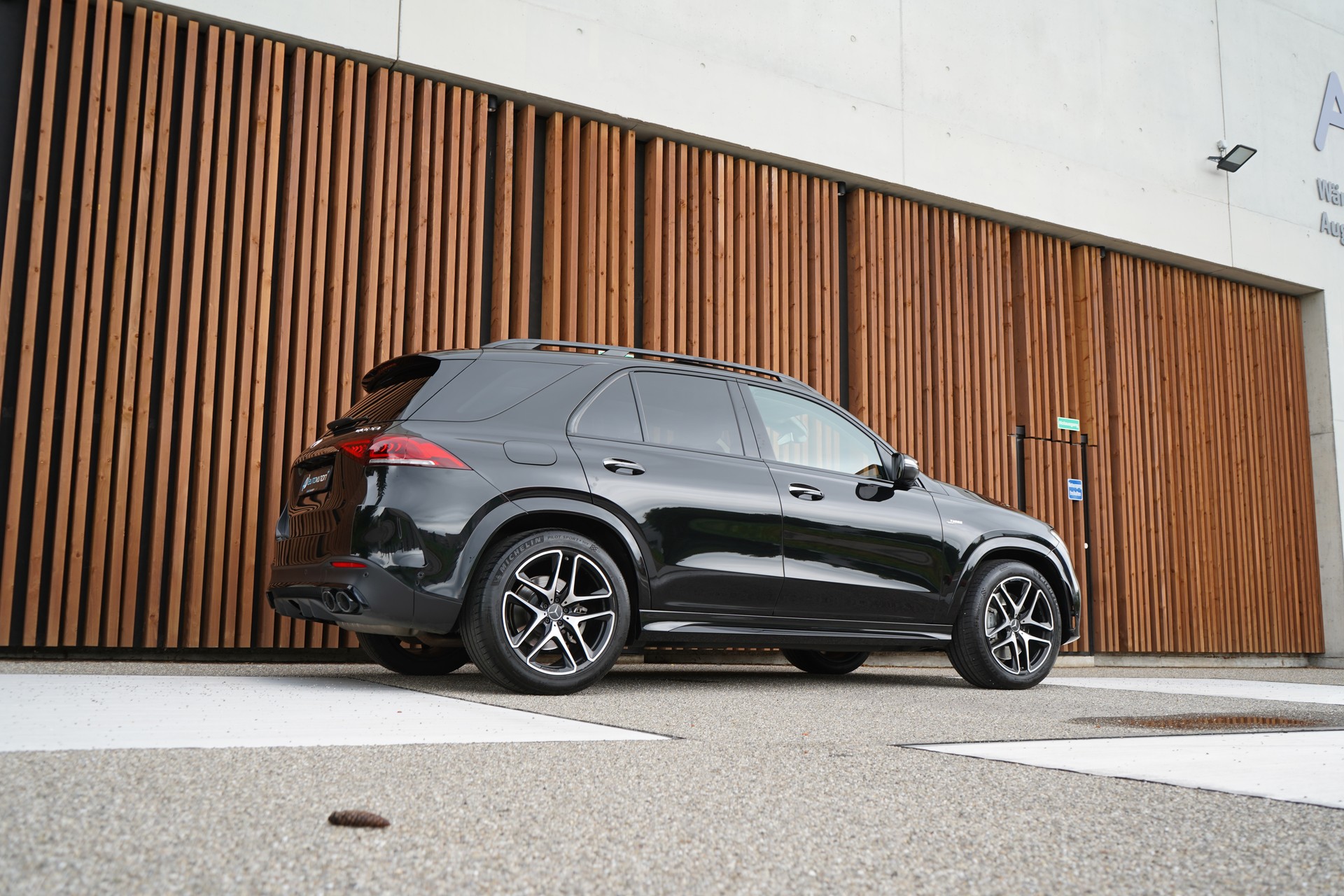 MERCEDES-BENZ GLE 53 AMG 4MATIC+ BLACK 9G-SPEEDSHIFT l 435 PS-image-7
