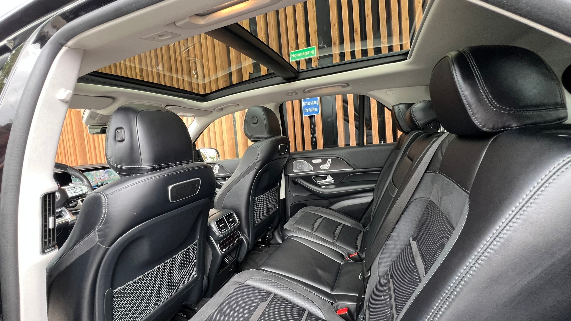 MERCEDES-BENZ GLE 53 AMG 4MATIC+ BLACK 9G-SPEEDSHIFT l 435 PS-image-24
