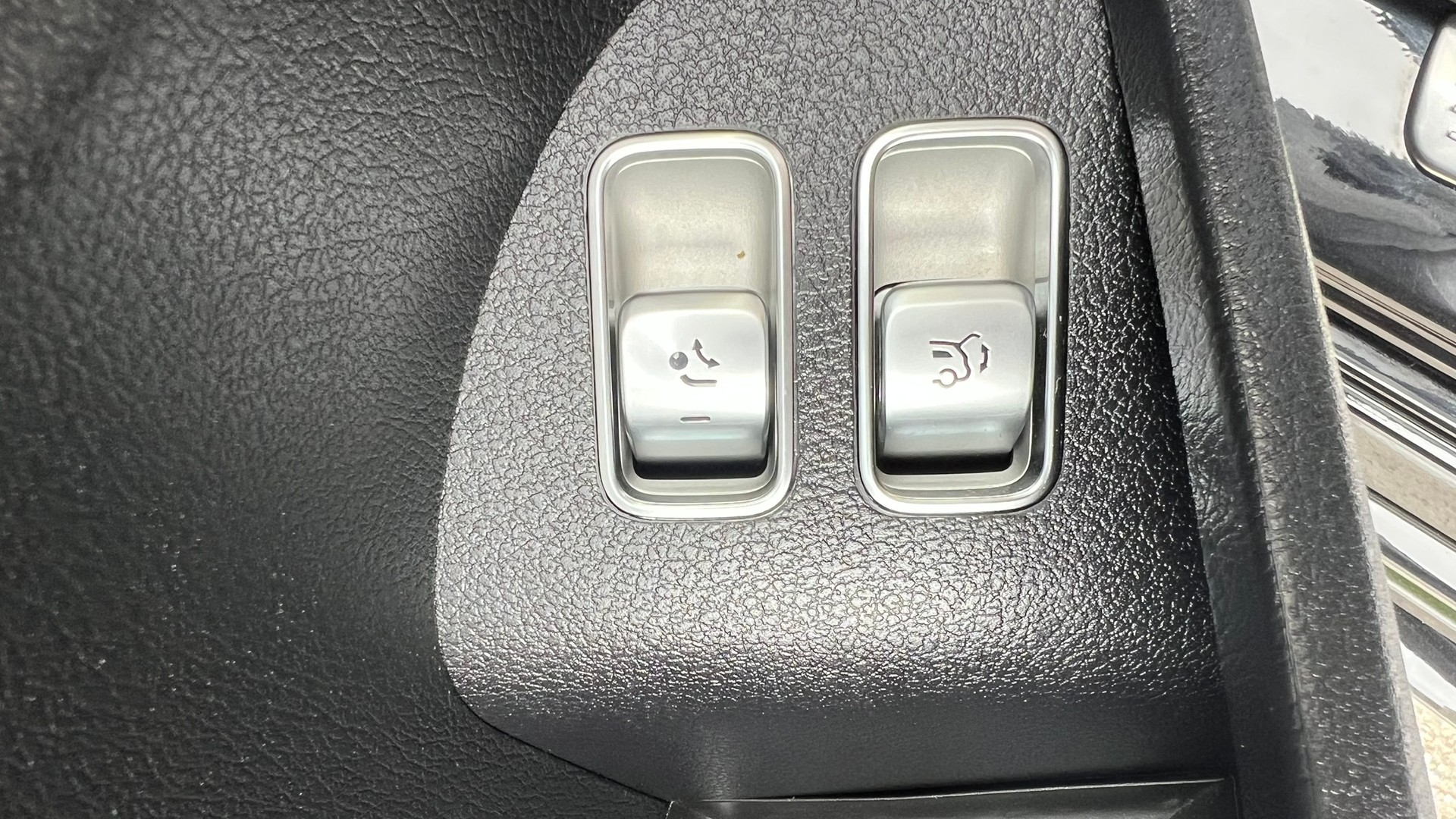 MERCEDES-BENZ GLE 53 AMG 4MATIC+ BLACK 9G-SPEEDSHIFT l 435 PS-image-28
