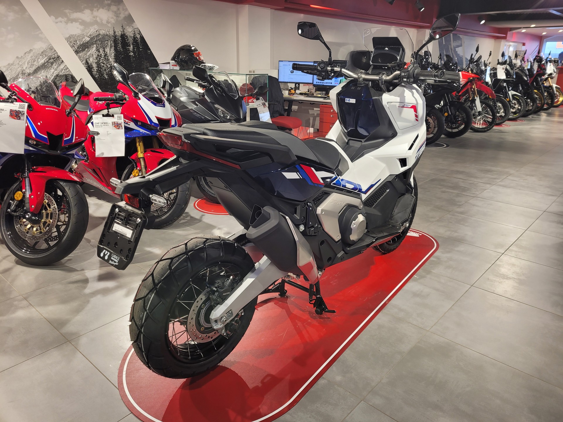 HONDA X-ADV 750-showroom-element-2