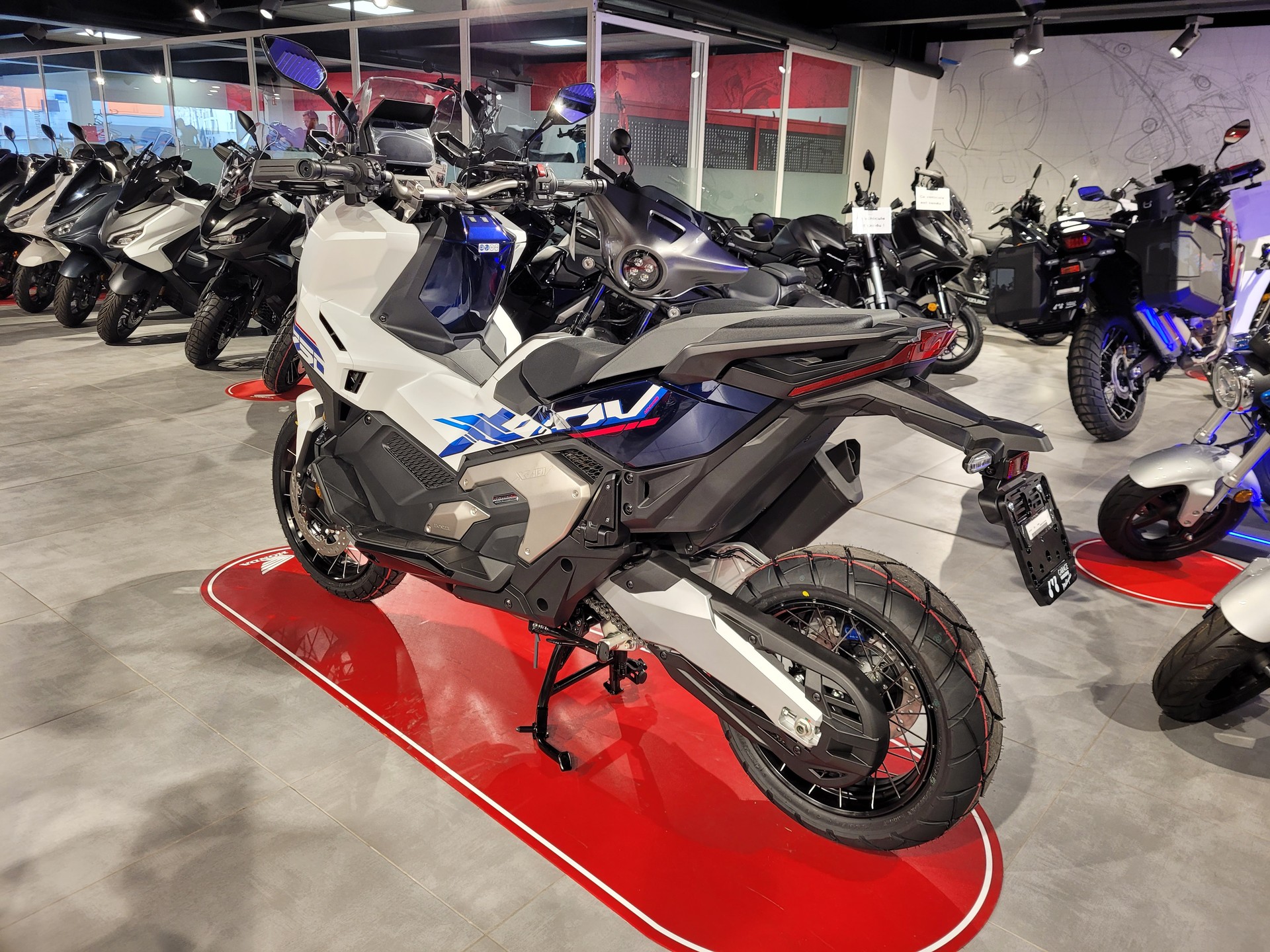 HONDA X-ADV 750-showroom-element-3