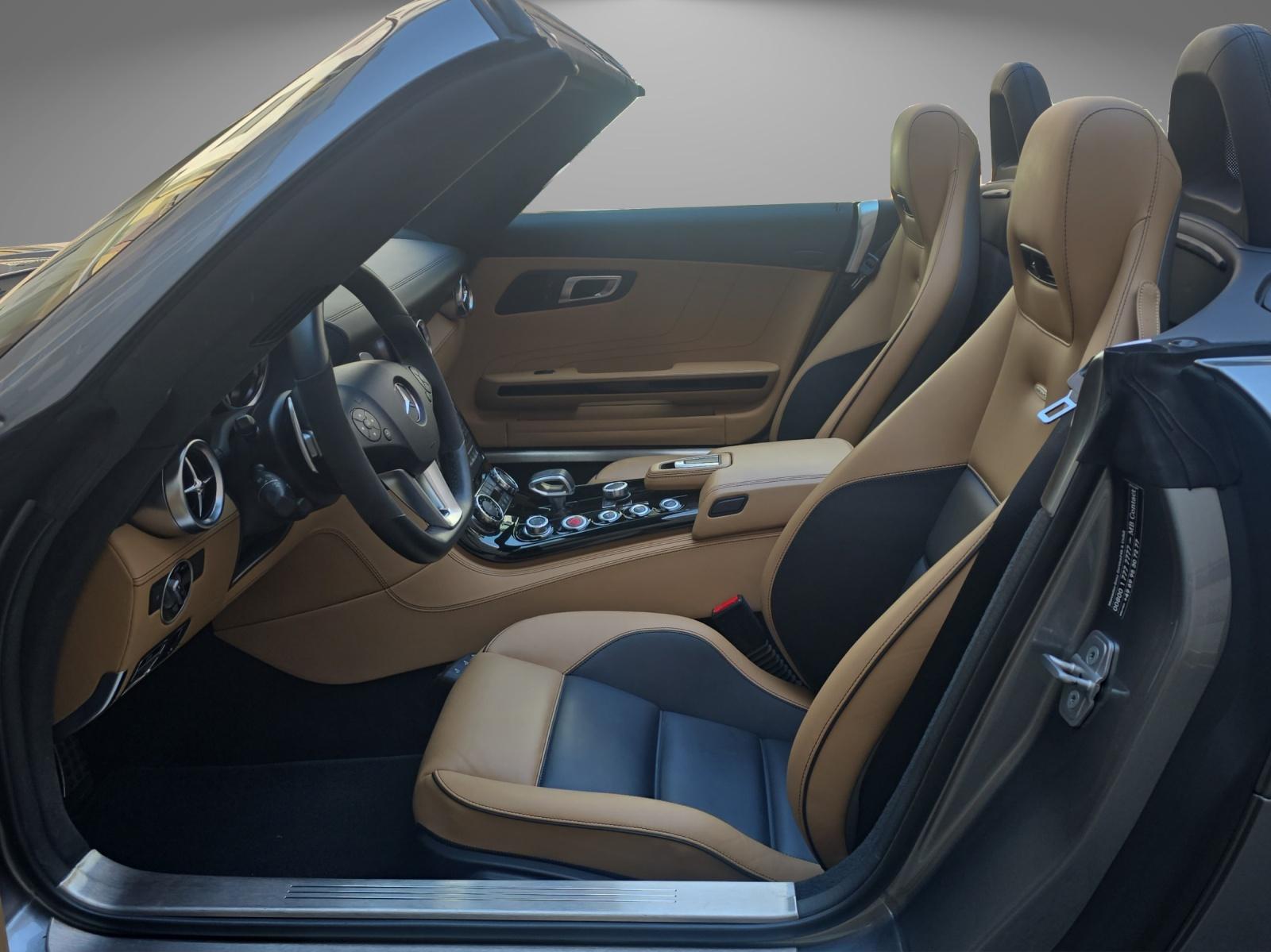 MERCEDES-BENZ SLS AMG Roadster-image-11