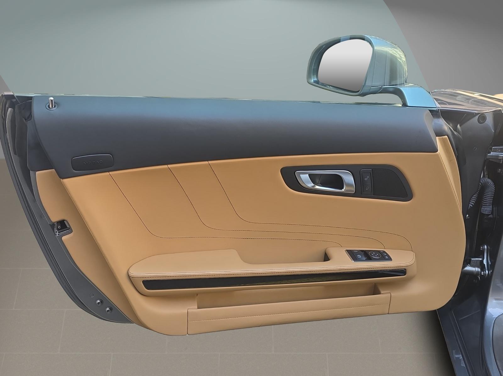 MERCEDES-BENZ SLS AMG Roadster-image-13