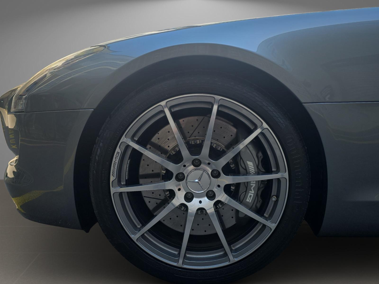 MERCEDES-BENZ SLS AMG Roadster-image-18