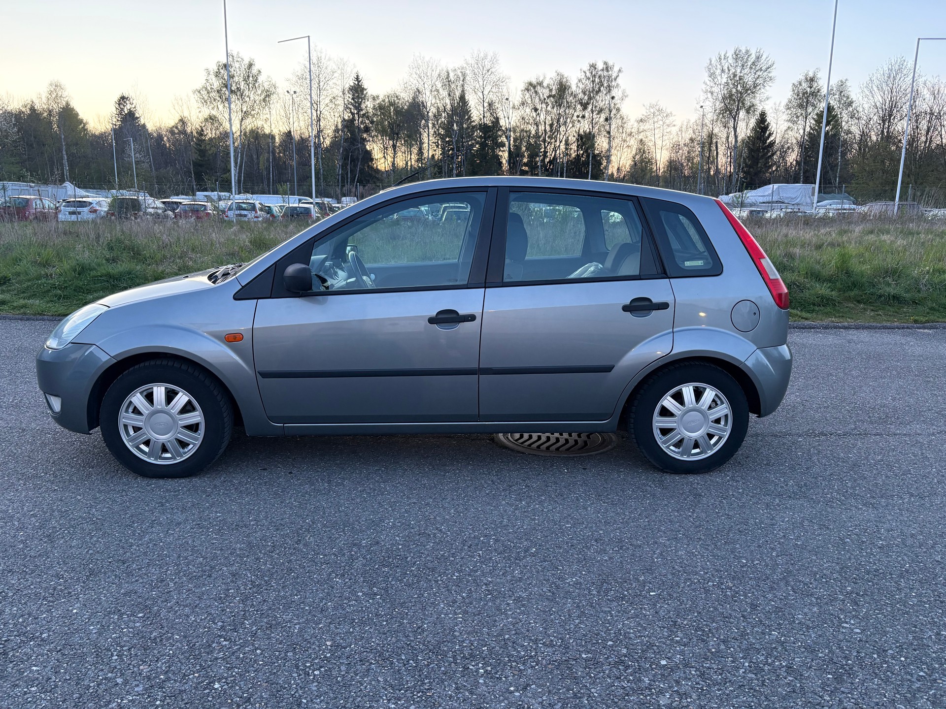 FORD Fiesta 1.4 16V Trend-image-2