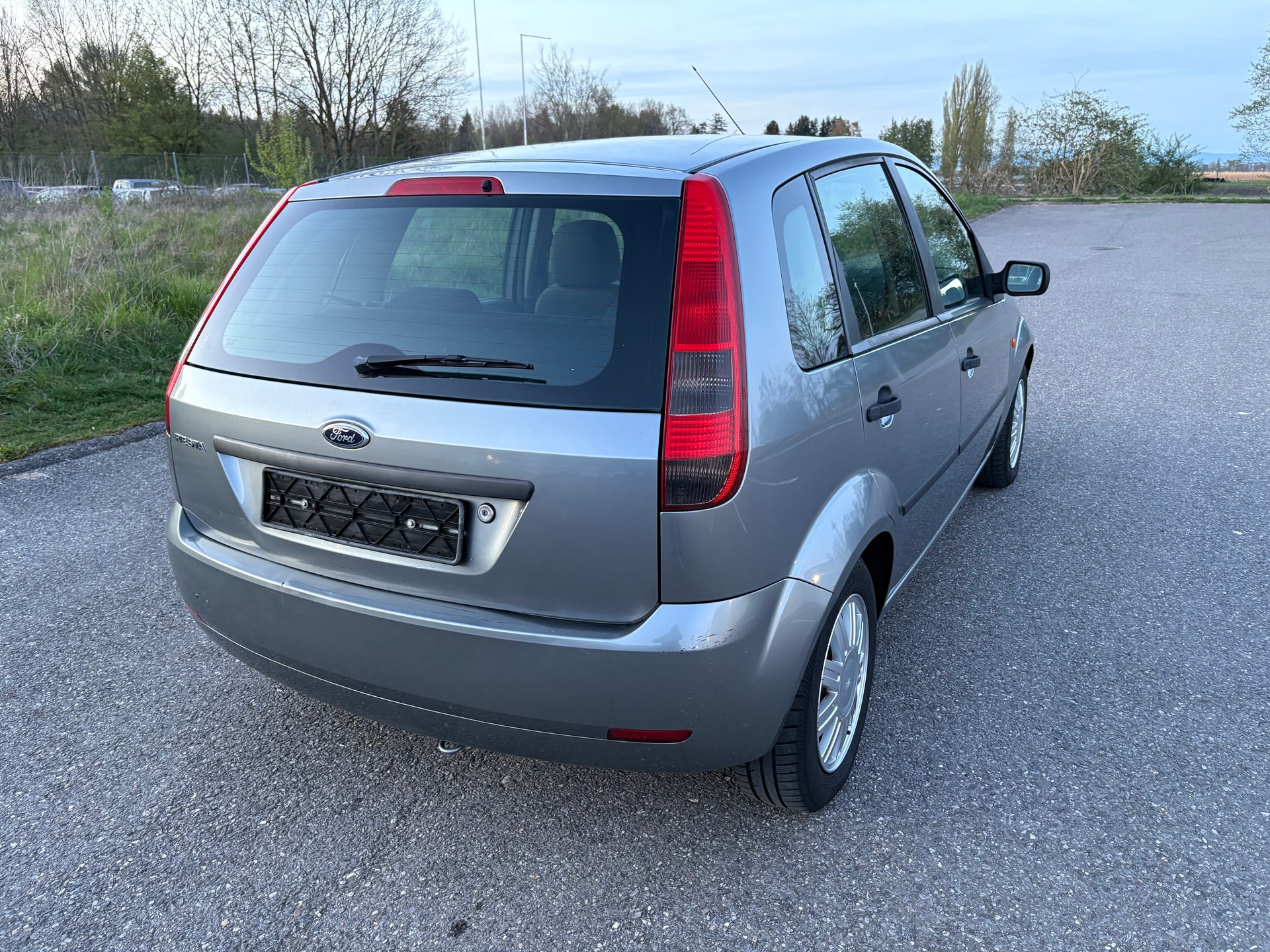 FORD Fiesta 1.4 16V Trend-image-4