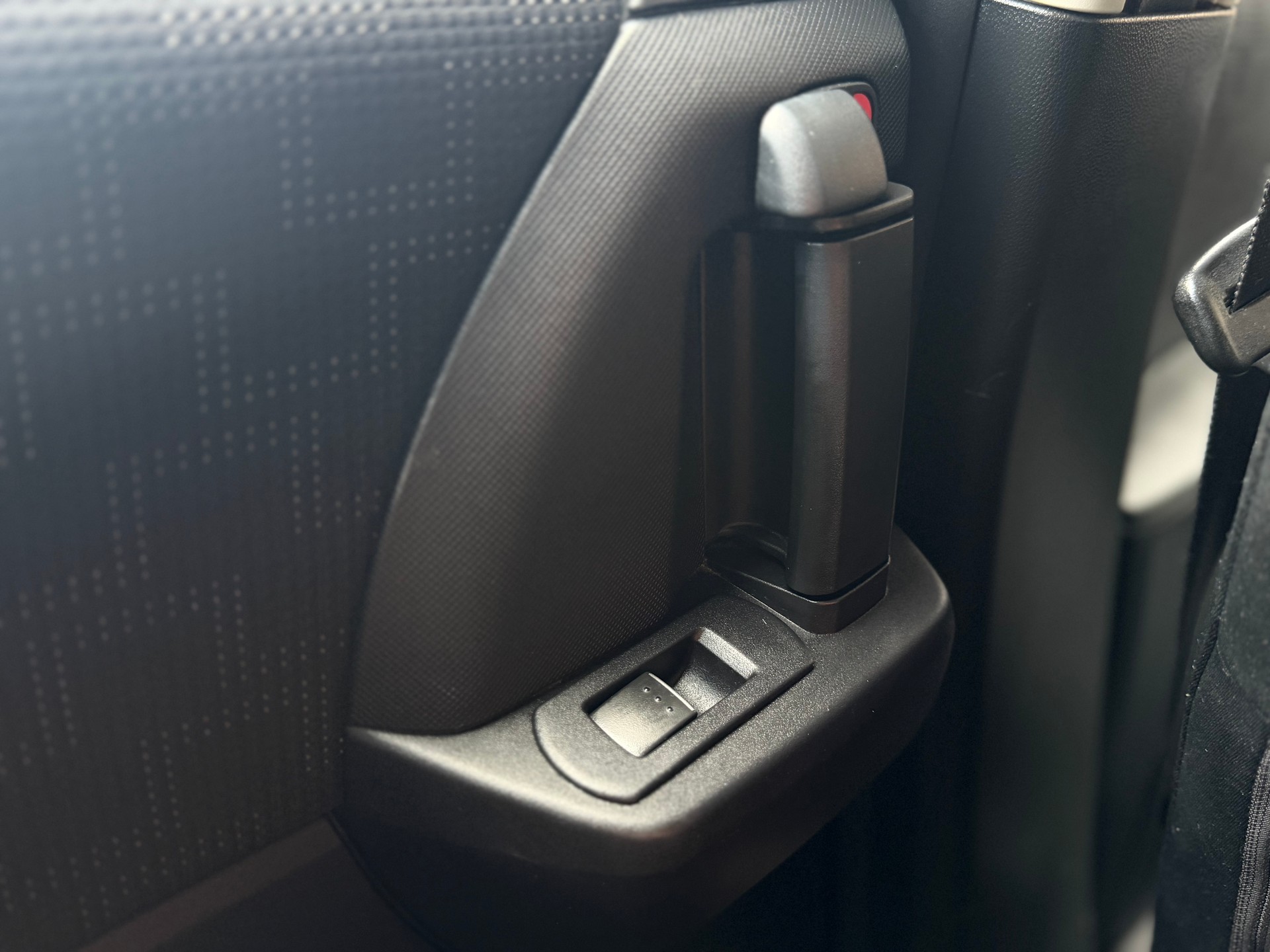 MAZDA 5-image-27