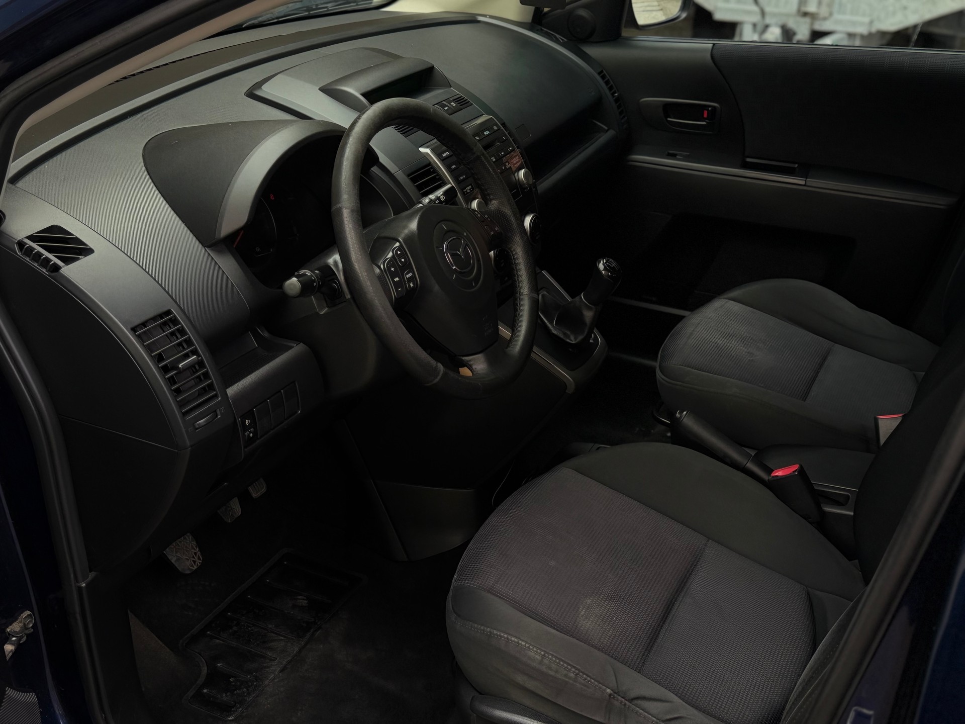 MAZDA 5-image-8