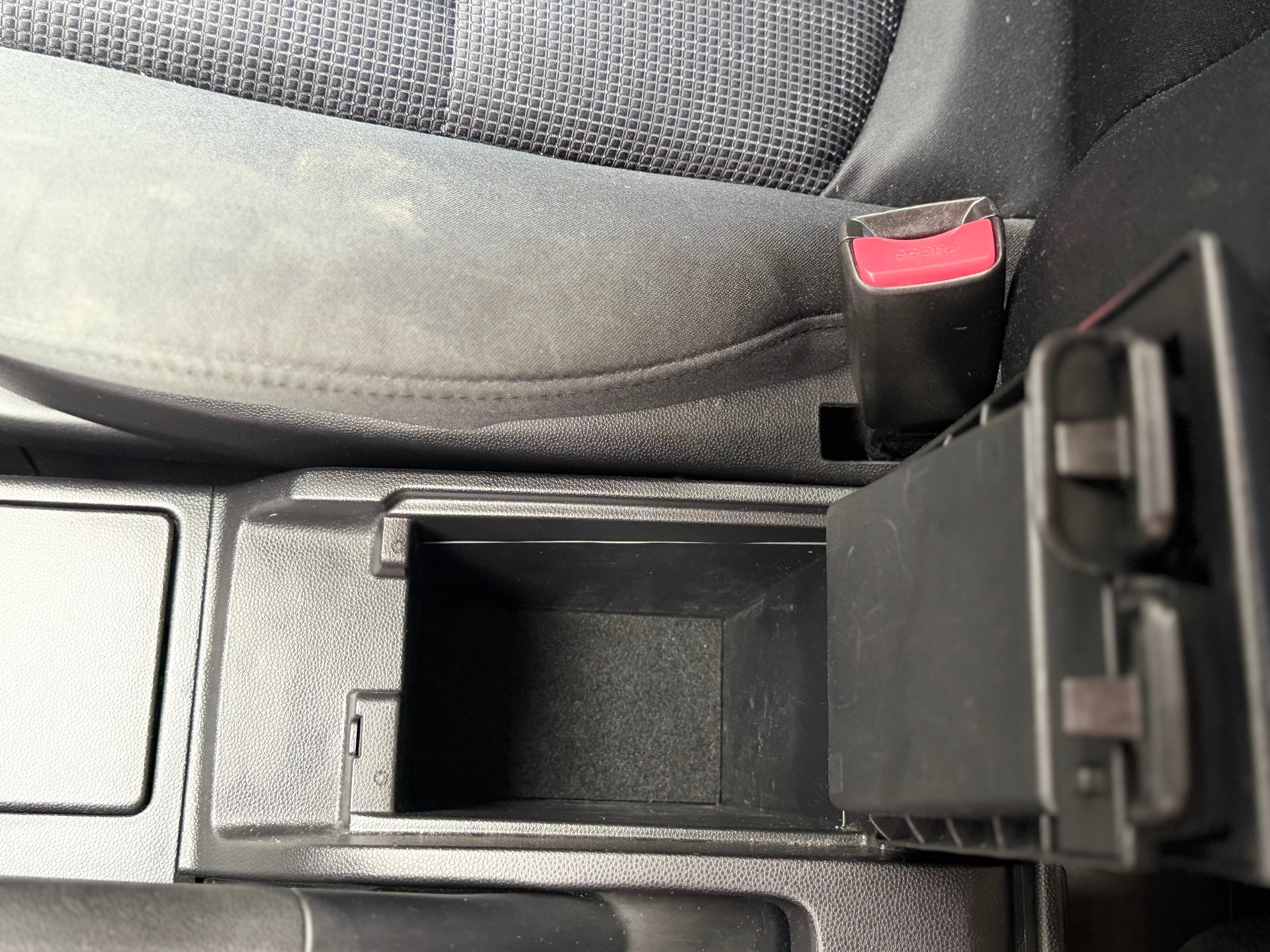MAZDA 5-image-25