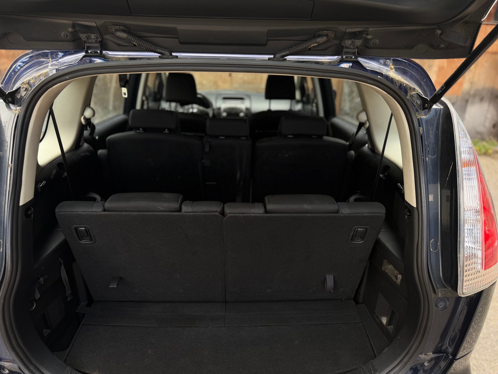 MAZDA 5-image-11