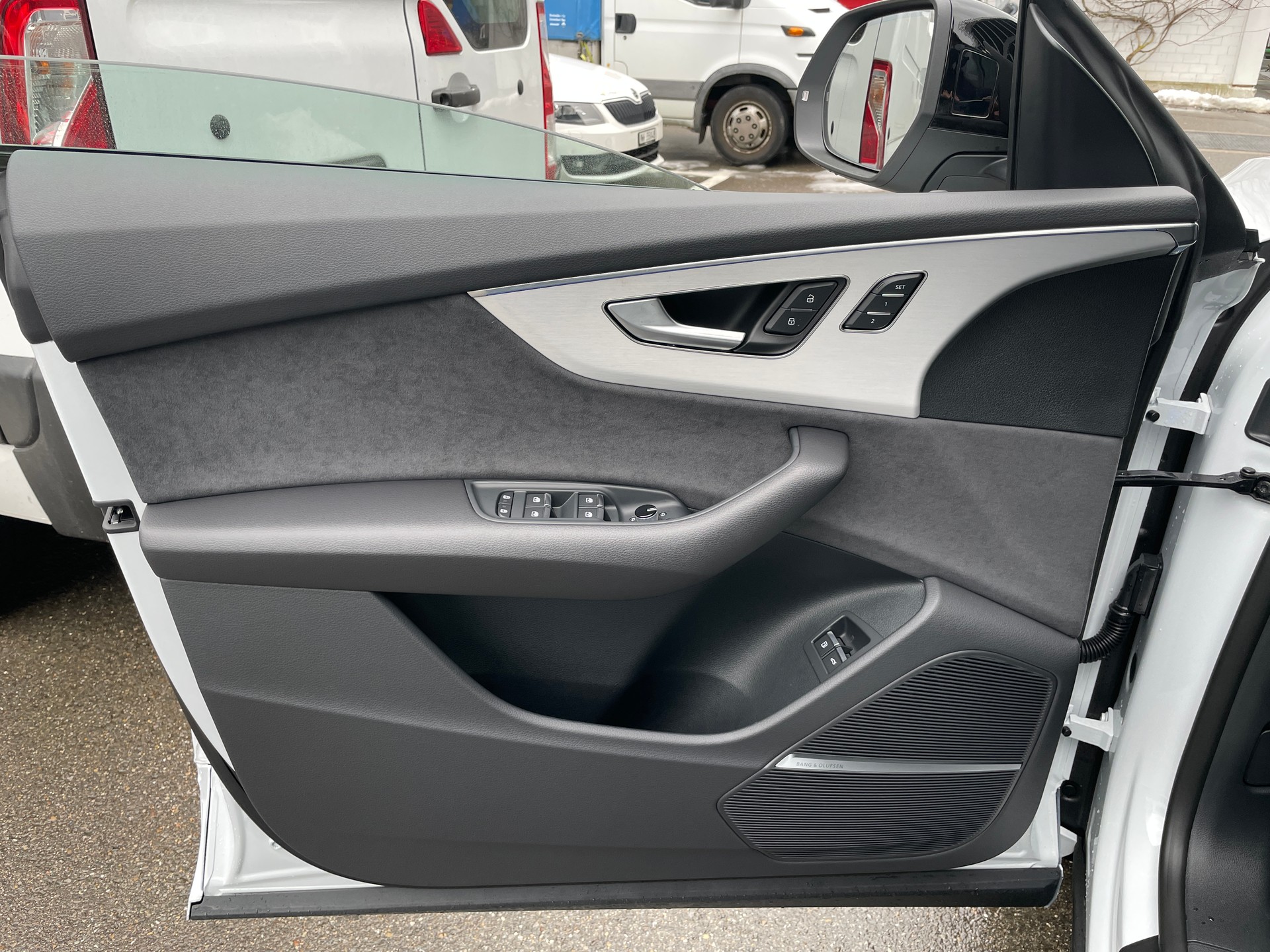 AUDI Q8 60 TFSI e quattro PHEV tiptronic-image-11