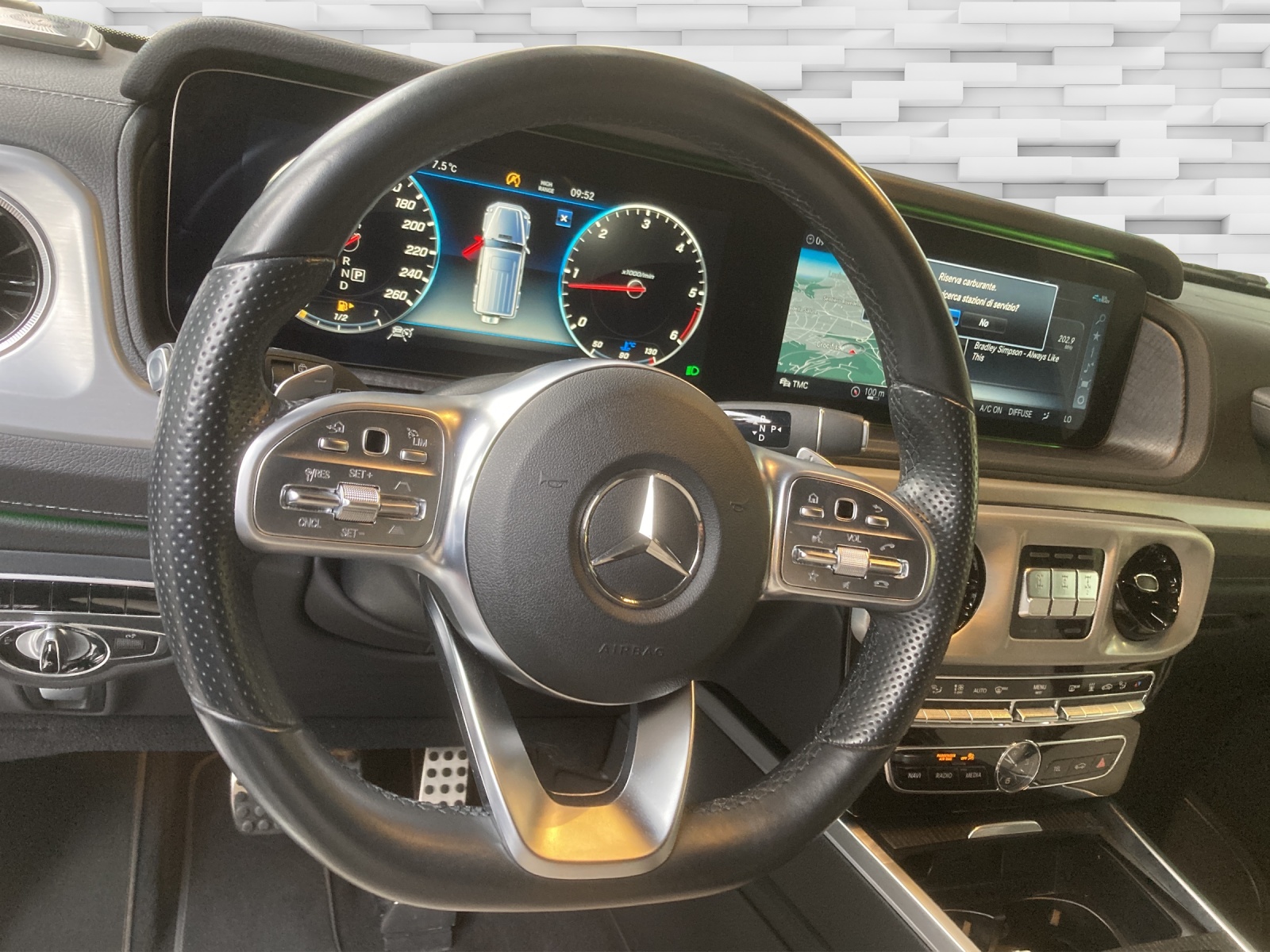 MERCEDES-BENZ G 350 d AMG Line 9G-Tronic-image-9