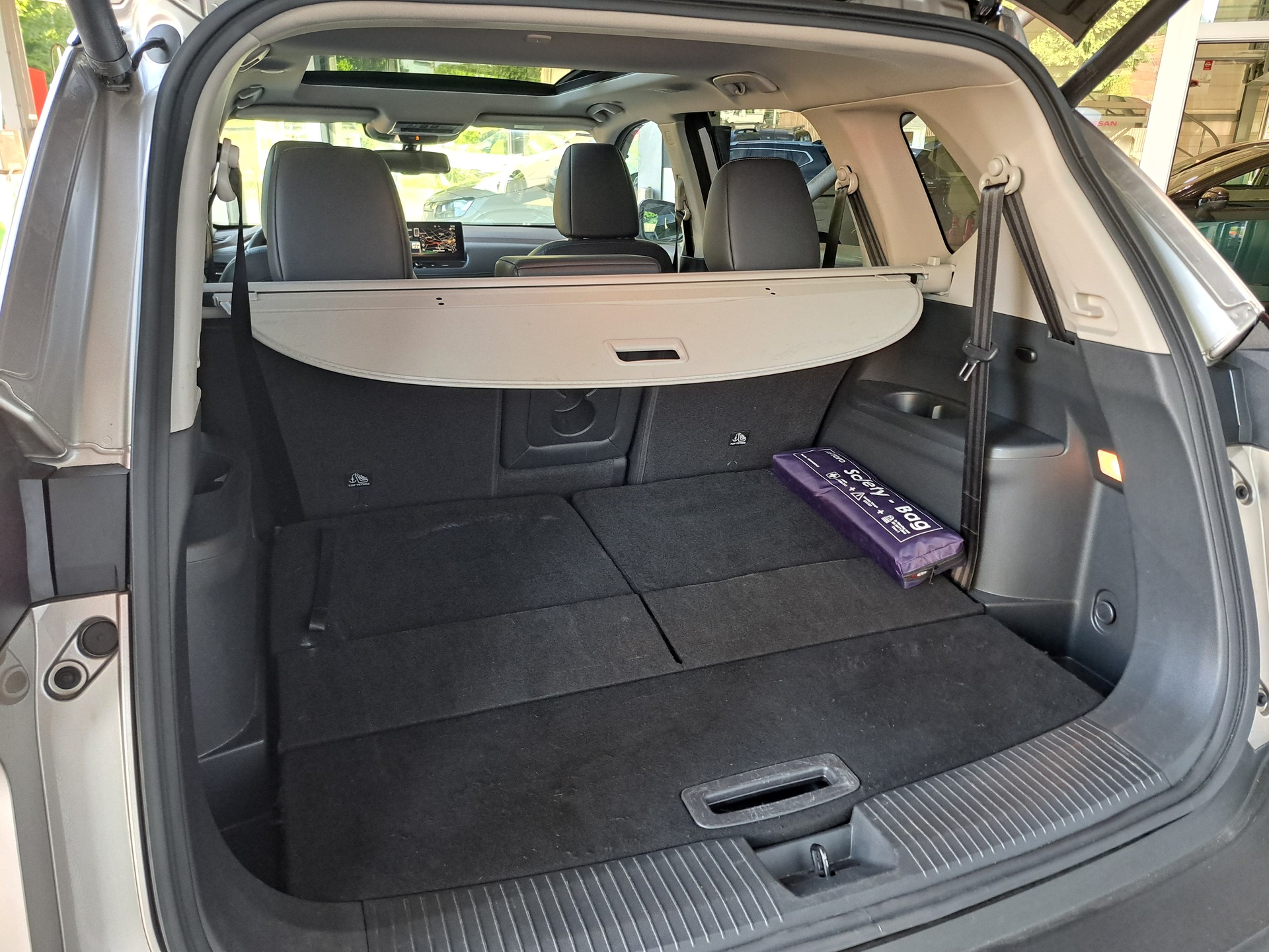 NISSAN X-Trail 1.5 VC-T e-Power 4WD 7 Sitze Unplugged Limited Ed.-image-14