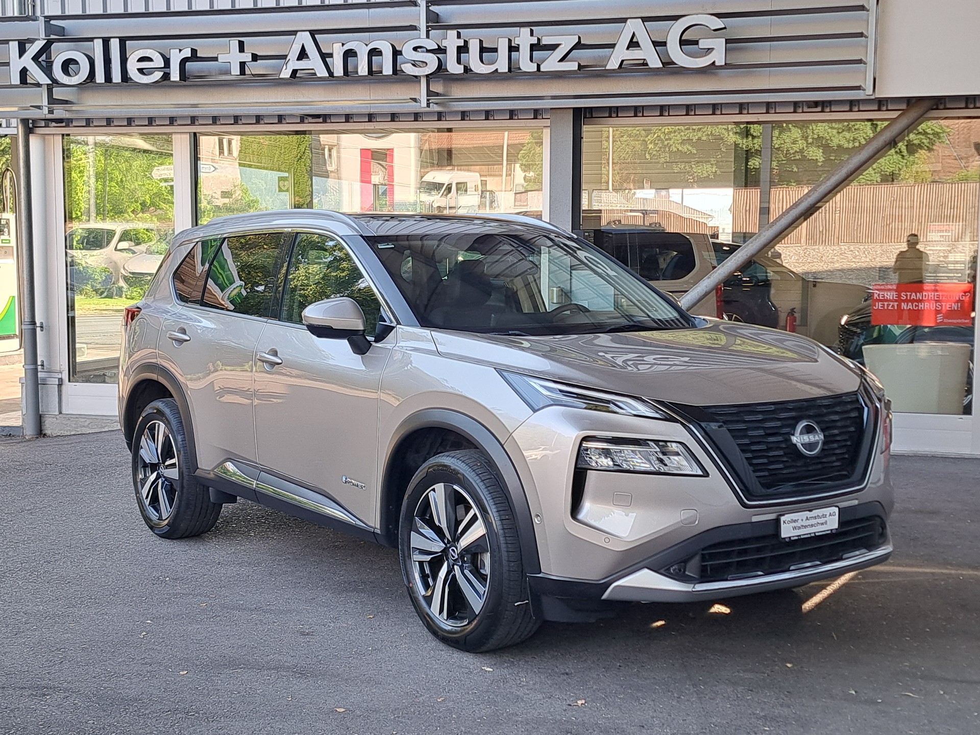 NISSAN X-Trail 1.5 VC-T e-Power 4WD 7 Sitze Unplugged Limited Ed.-image-2