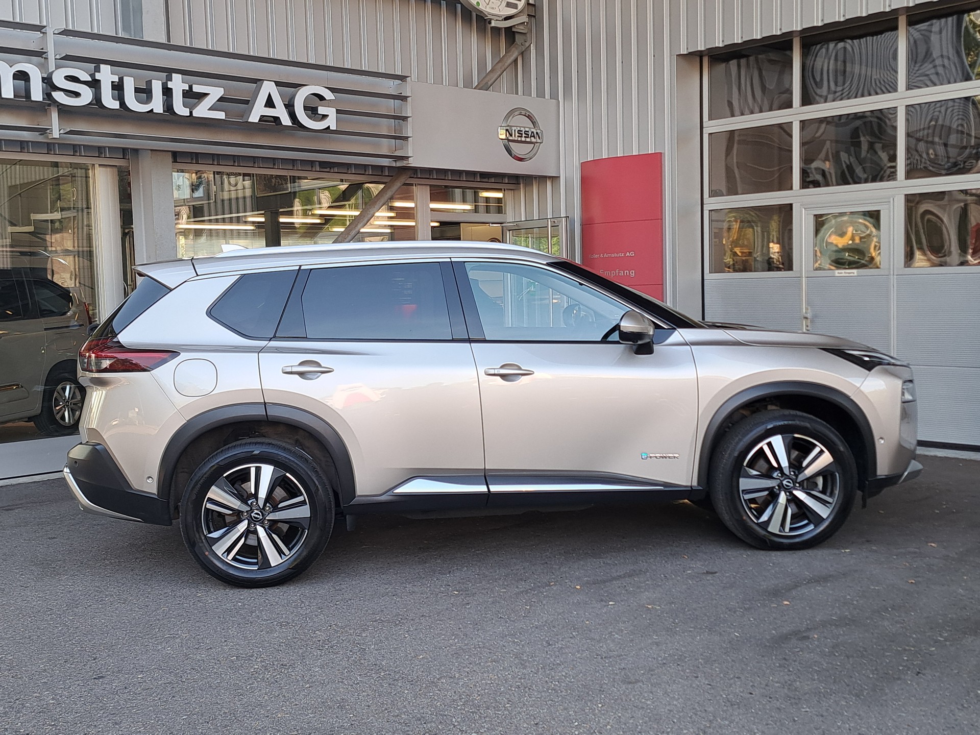 NISSAN X-Trail 1.5 VC-T e-Power 4WD 7 Sitze Unplugged Limited Ed.-image-3