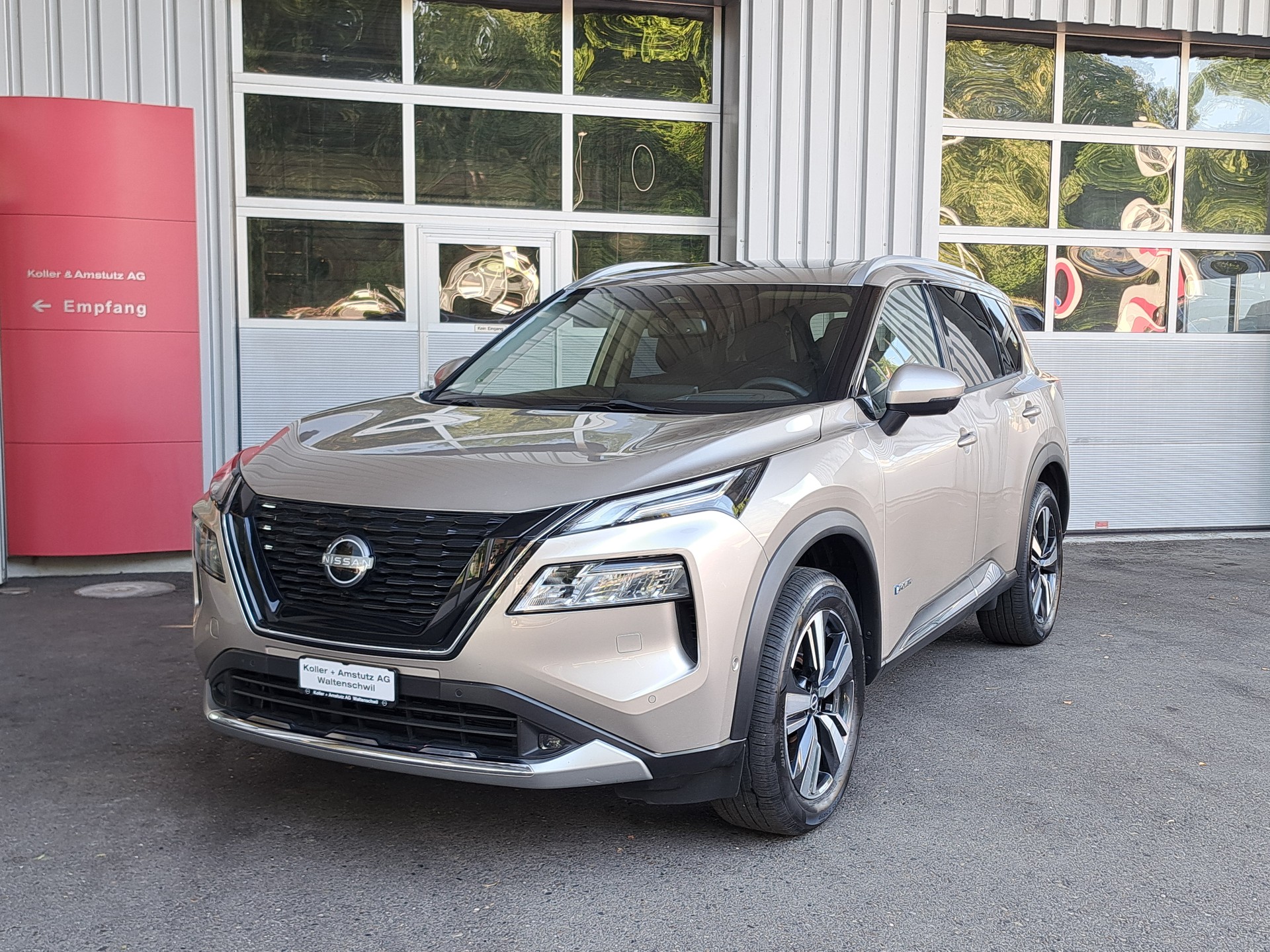NISSAN X-Trail 1.5 VC-T e-Power 4WD 7 Sitze Unplugged Limited Ed.-image-1