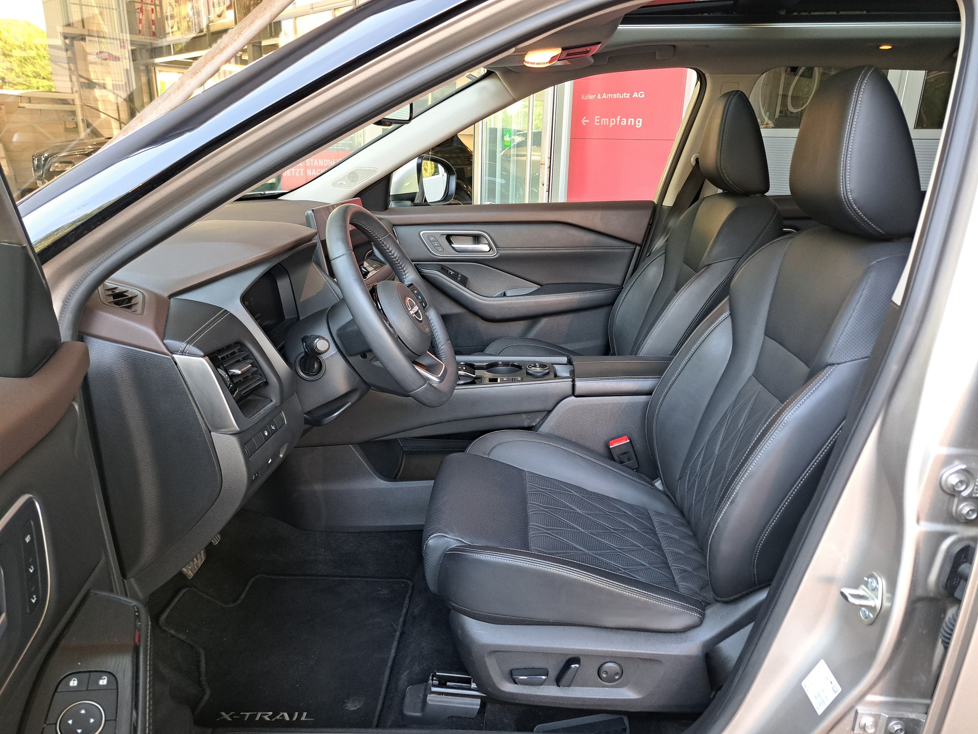 NISSAN X-Trail 1.5 VC-T e-Power 4WD 7 Sitze Unplugged Limited Ed.-image-11