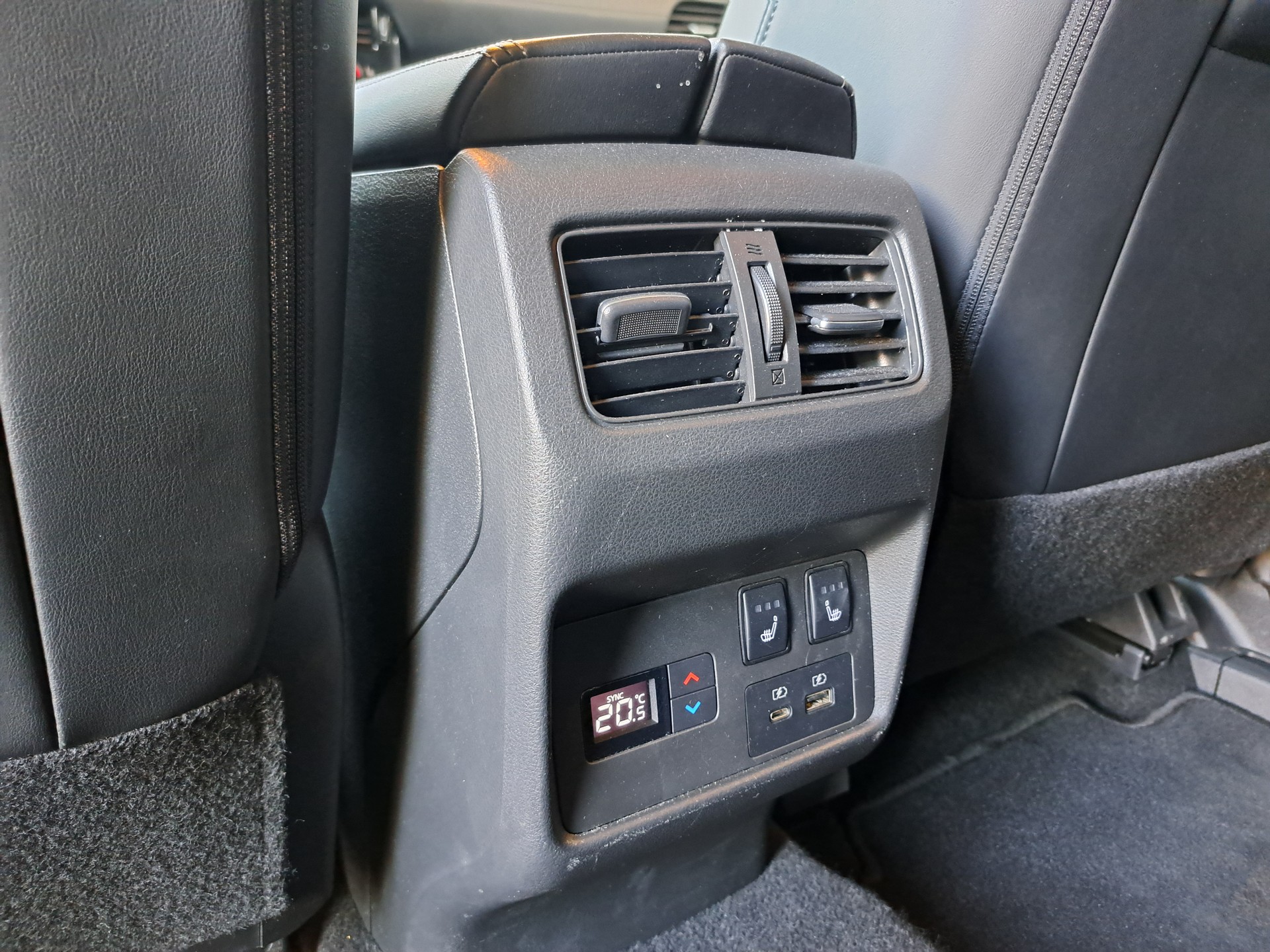 NISSAN X-Trail 1.5 VC-T e-Power 4WD 7 Sitze Unplugged Limited Ed.-image-15