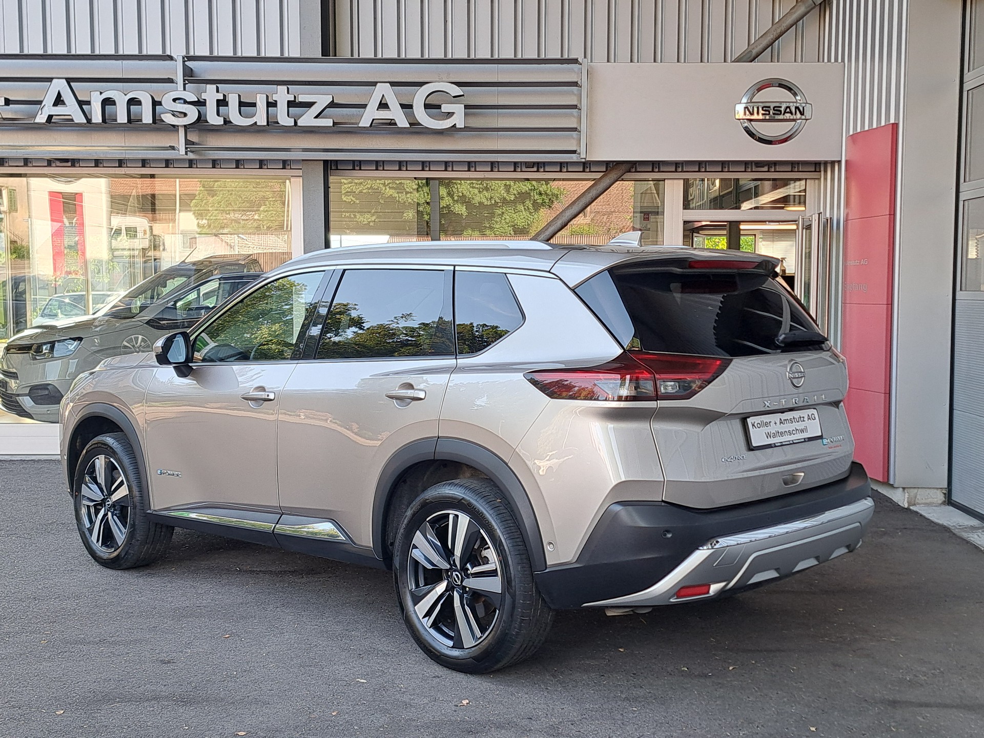 NISSAN X-Trail 1.5 VC-T e-Power 4WD 7 Sitze Unplugged Limited Ed.-image-6
