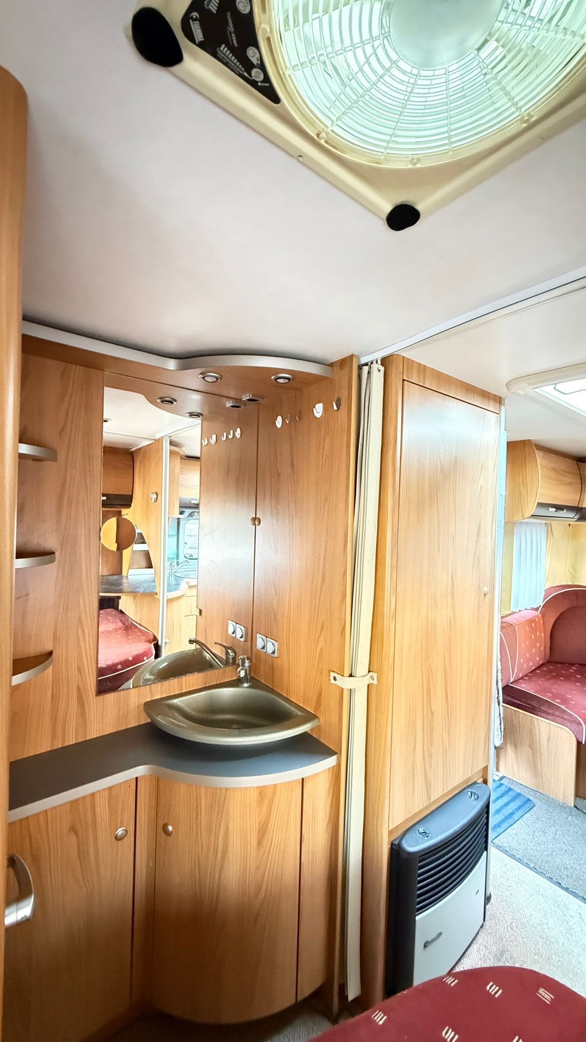 BÜRSTNER Bürstner Trecento 460 TS – frisch ab MFK & Gasprüfu-image-6