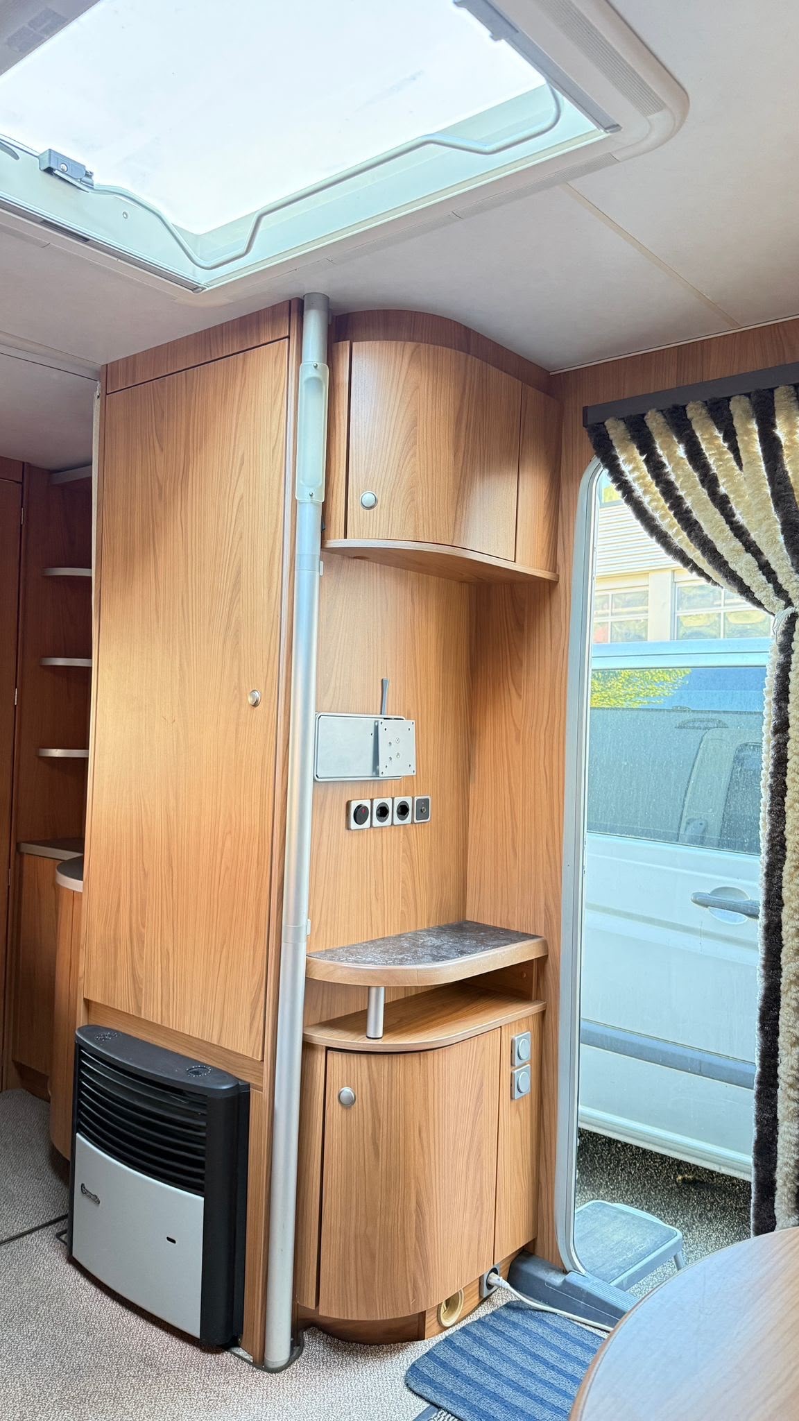 BÜRSTNER Bürstner Trecento 460 TS – frisch ab MFK & Gasprüfu-image-7