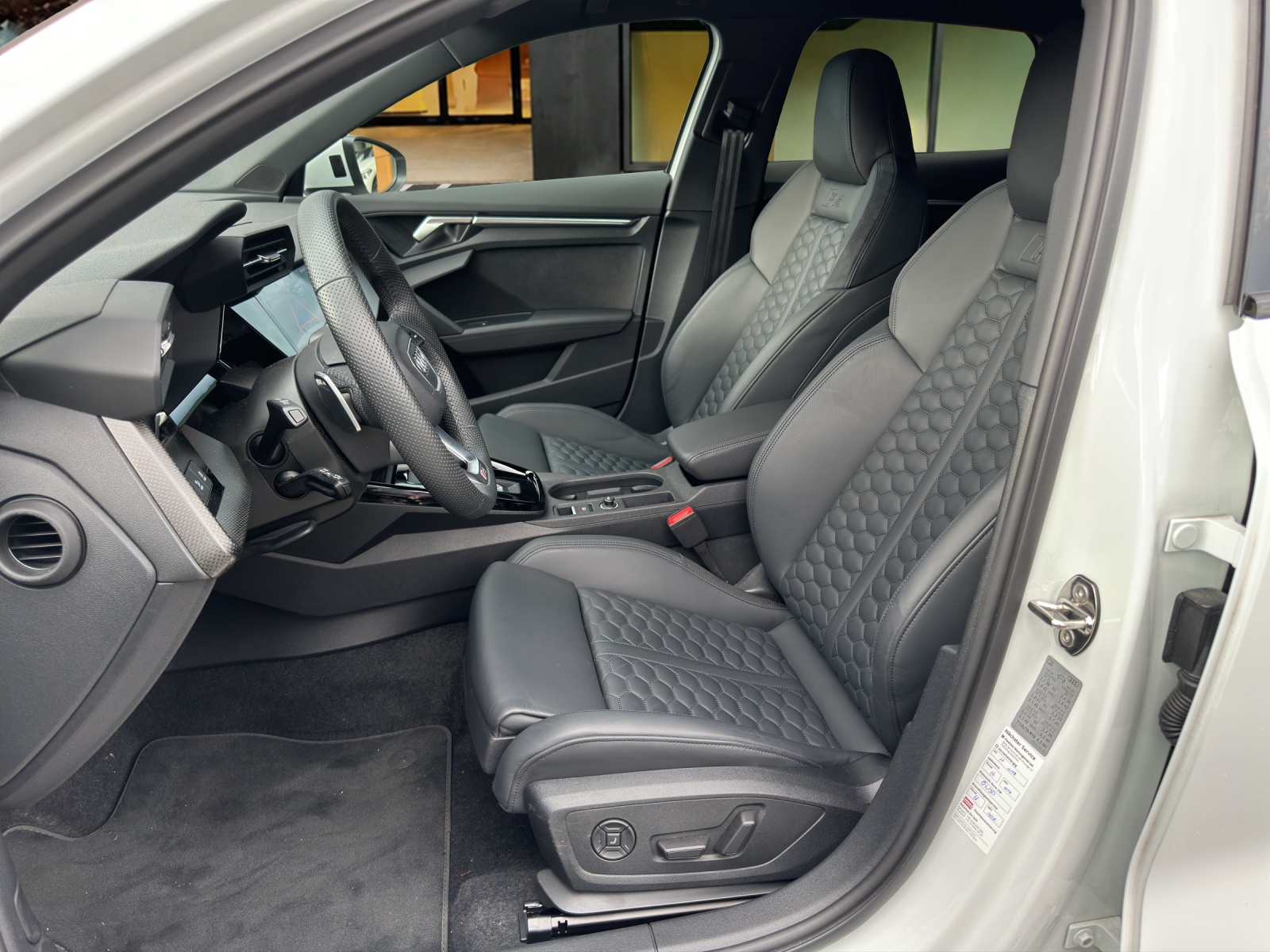 AUDI RS3 Sportback 2.5 TFSI Quattro S-Tronic / CH-Fahrzeug mit Gratis Service-image-7