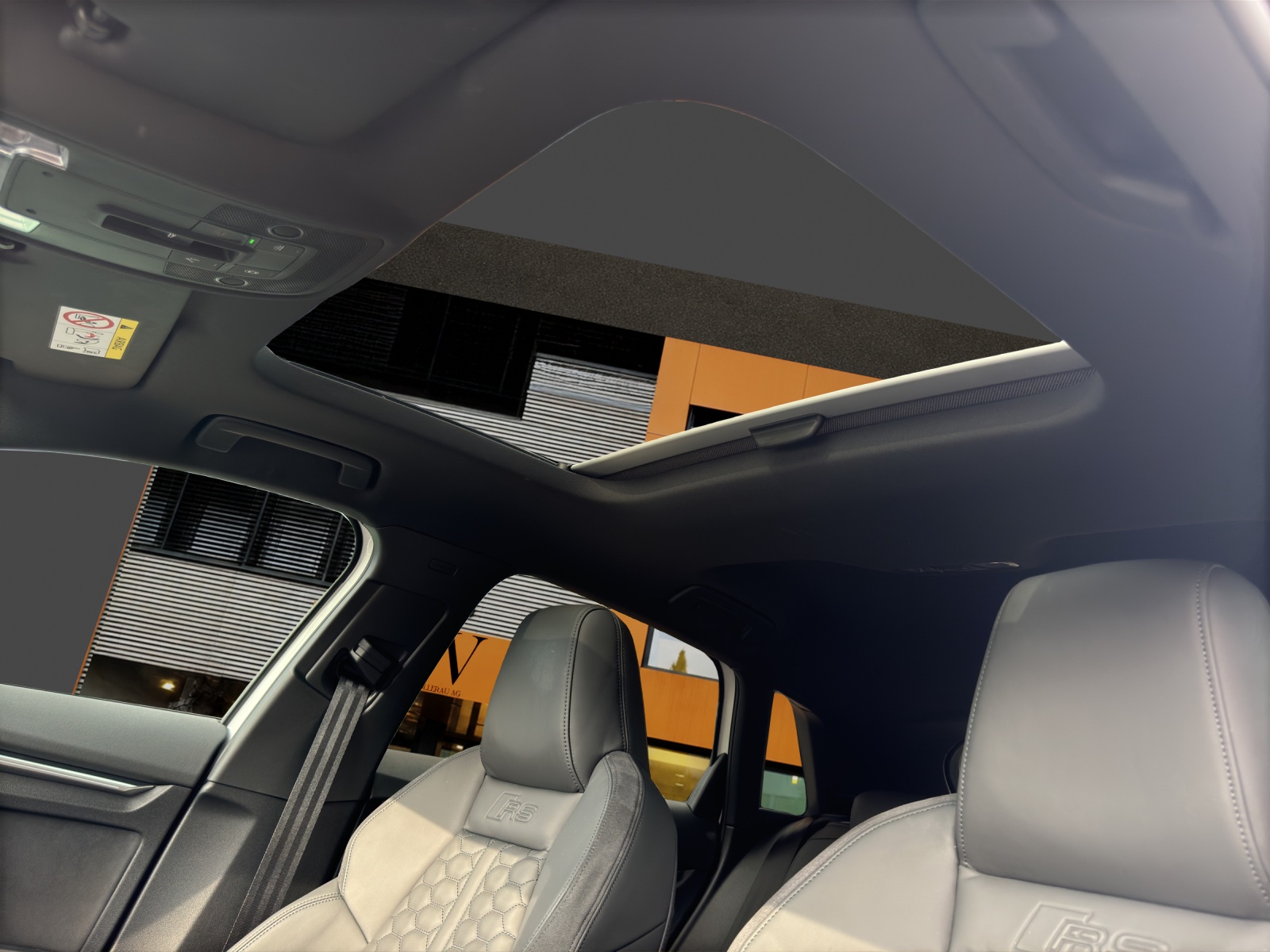 AUDI RS3 Sportback 2.5 TFSI Quattro S-Tronic / CH-Fahrzeug mit Gratis Service-image-16