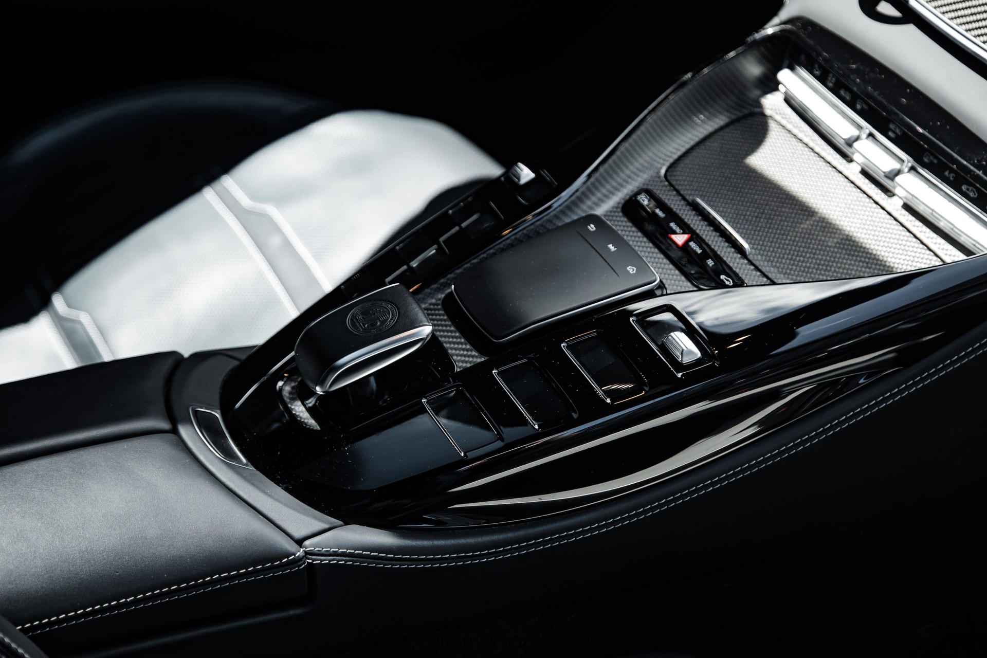 MERCEDES-BENZ AMG GT 4 63 S 4Matic+ Speedshift MCT-image-15