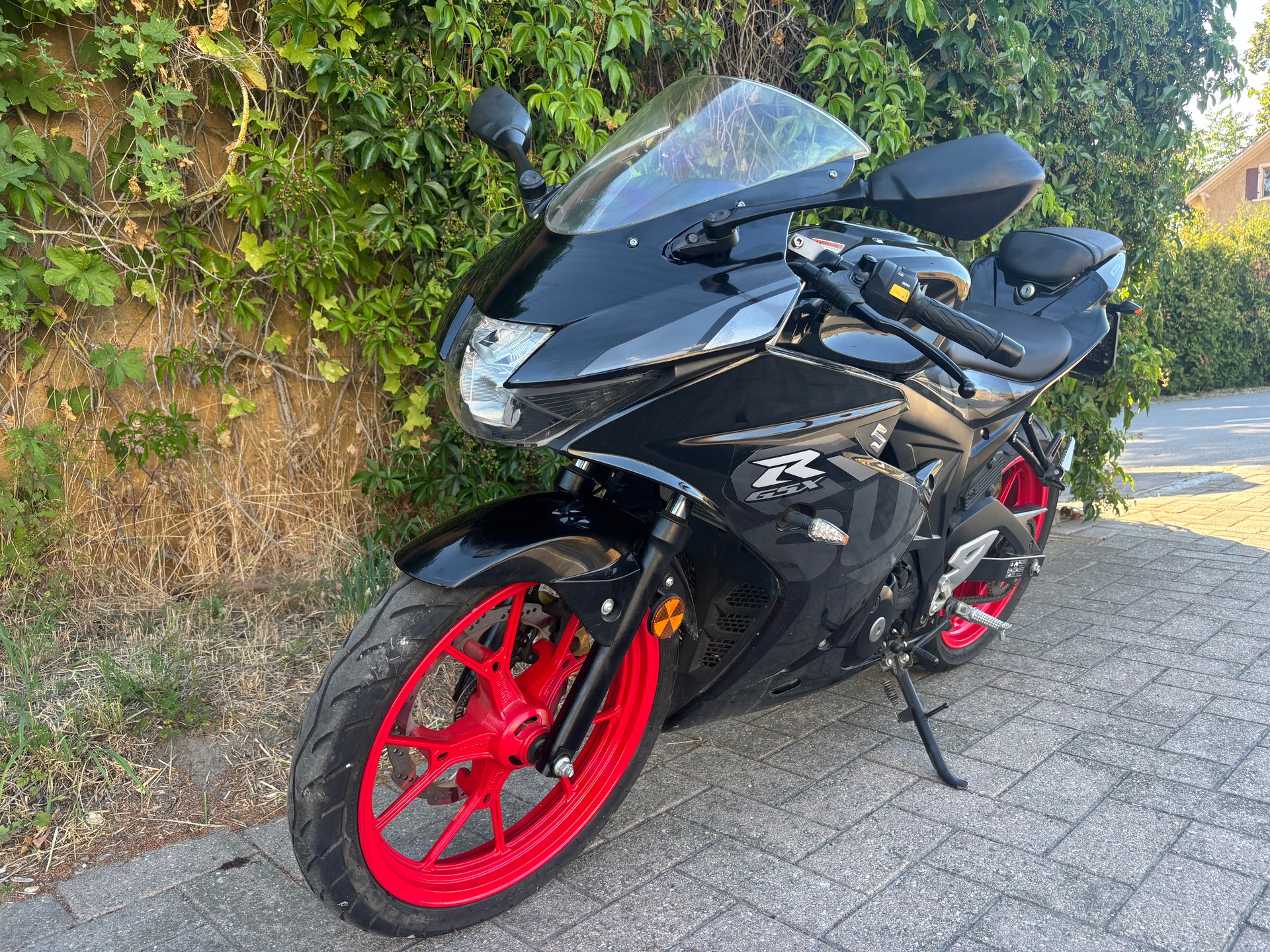 SUZUKI GSX-R 125-image-5
