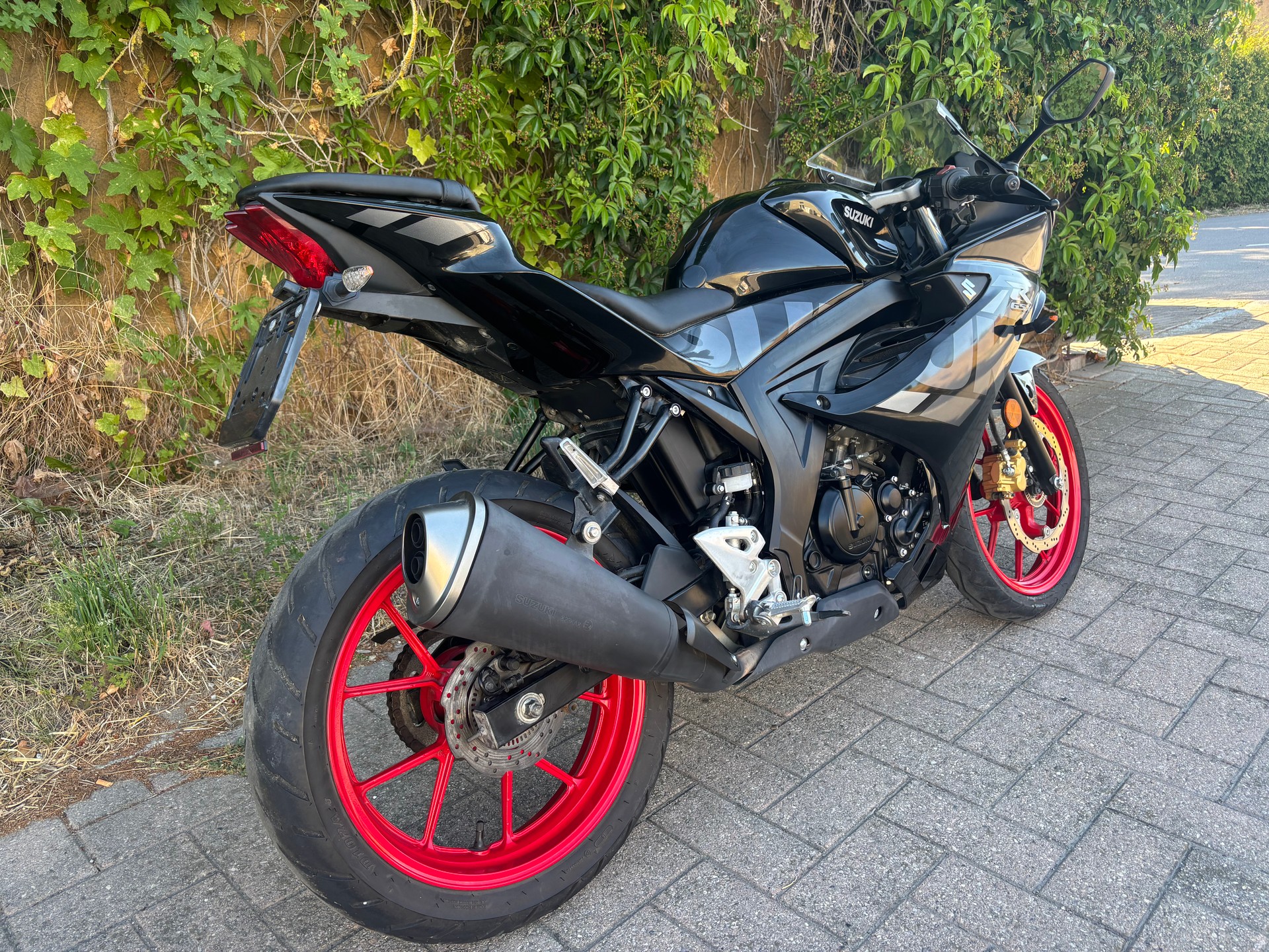 SUZUKI GSX-R 125-image-10