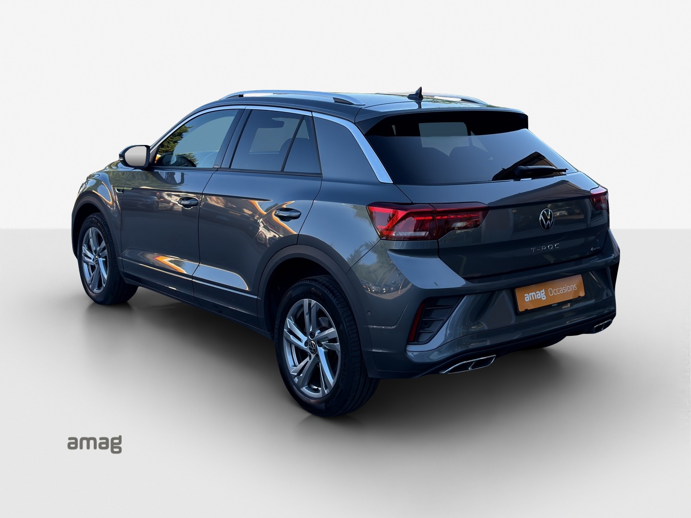 VW T-Roc 2.0 TSI R-Line DSG 4Motion-image-2
