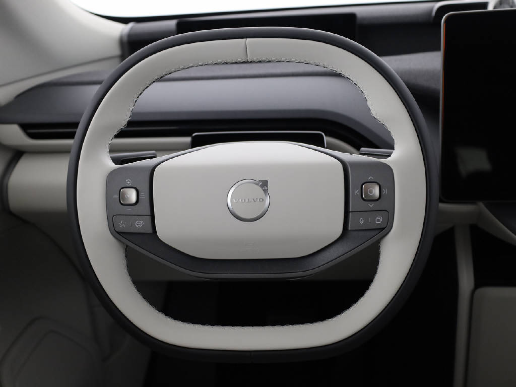 VOLVO EX60 P10 Twin Ultra AWD-image-5